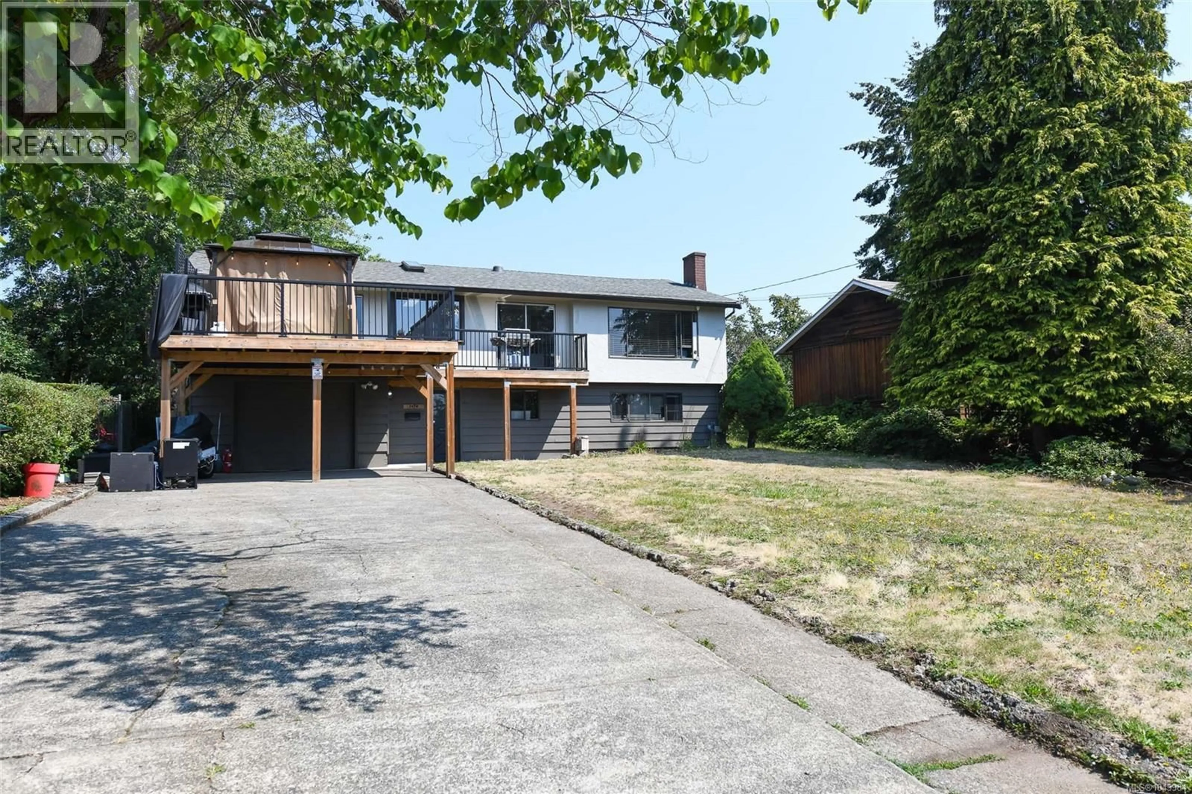 A pic from outside/outdoor area/front of a property/back of a property/a pic from drone, street for 2178 DOWNEY AVENUE, Comox British Columbia V9M1W8