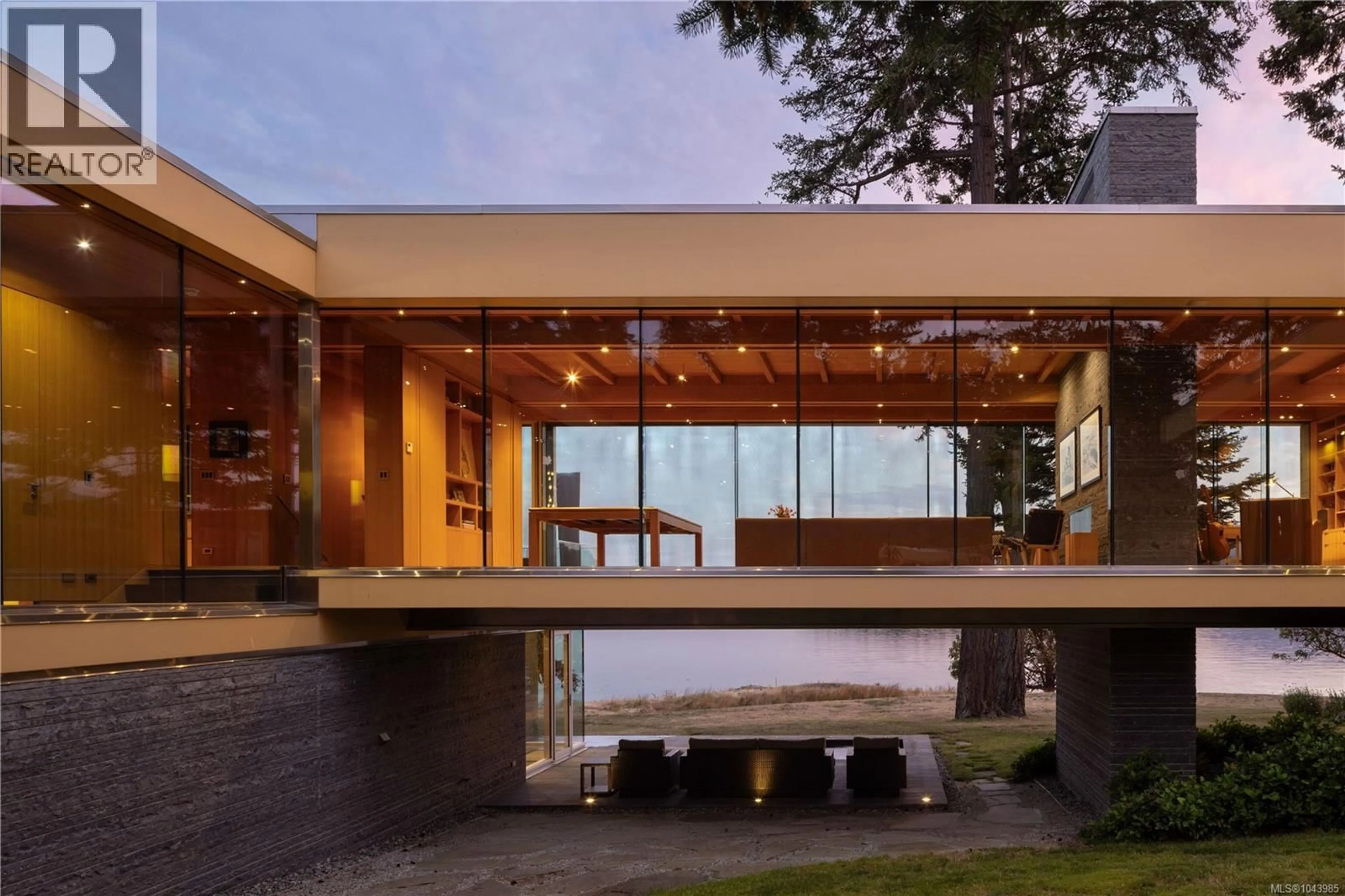 Indoor foyer for 224 BAY RIDGE PLACE, Salt Spring British Columbia V8K1W5