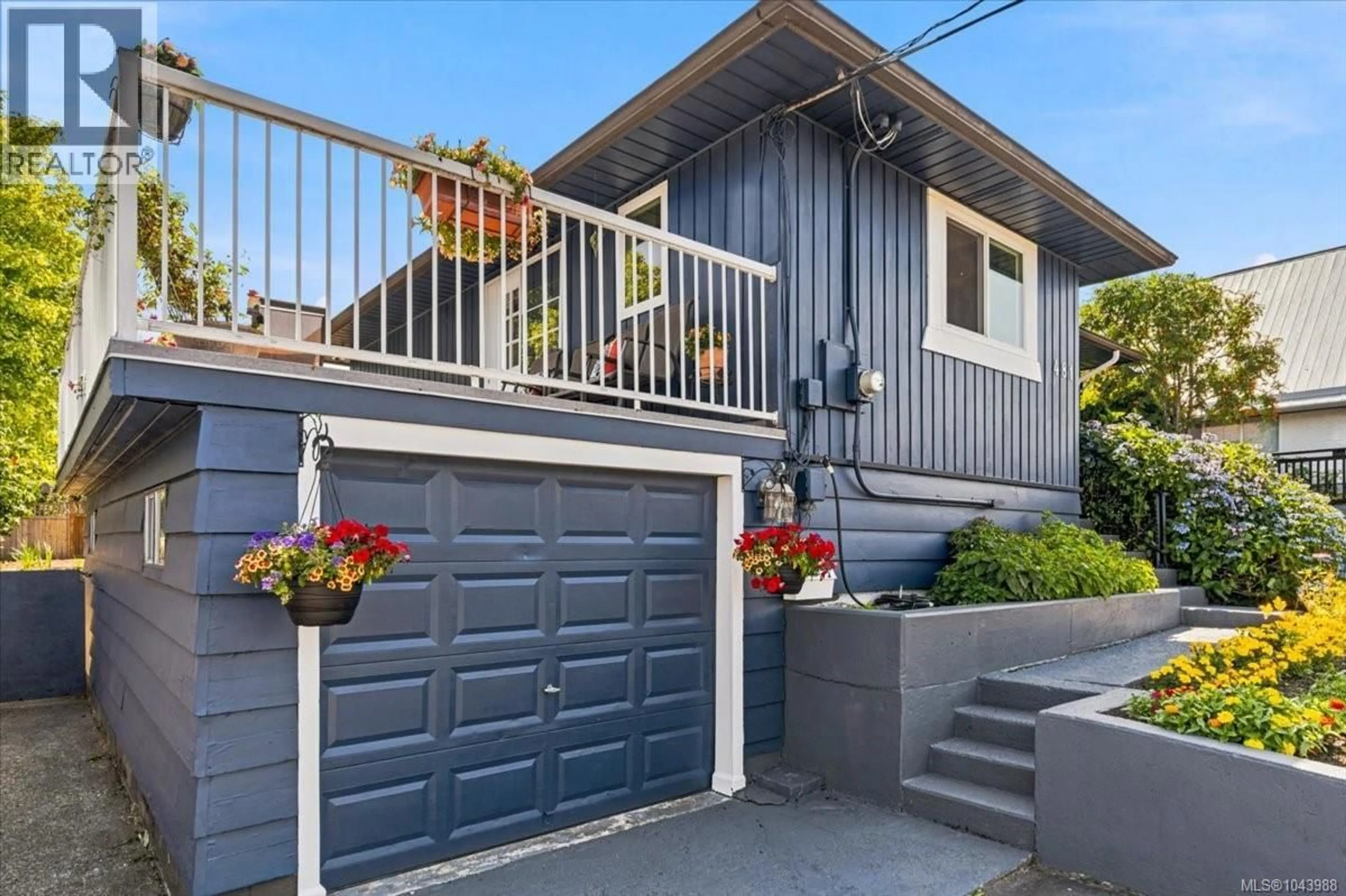 Home with vinyl exterior material, street for 481 DRAKE STREET, Nanaimo British Columbia V9S2S8