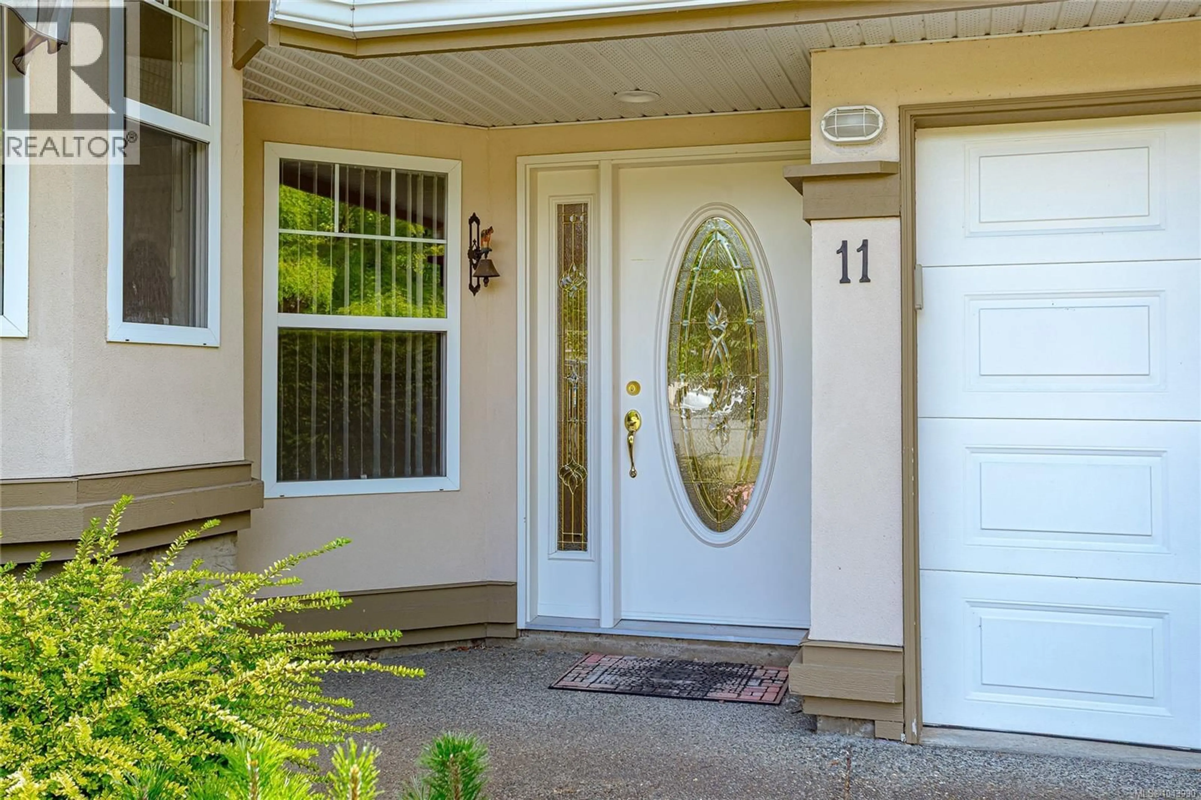 Indoor entryway for 11 - 920 BRULETTE PLACE, Mill Bay British Columbia V8J1J1