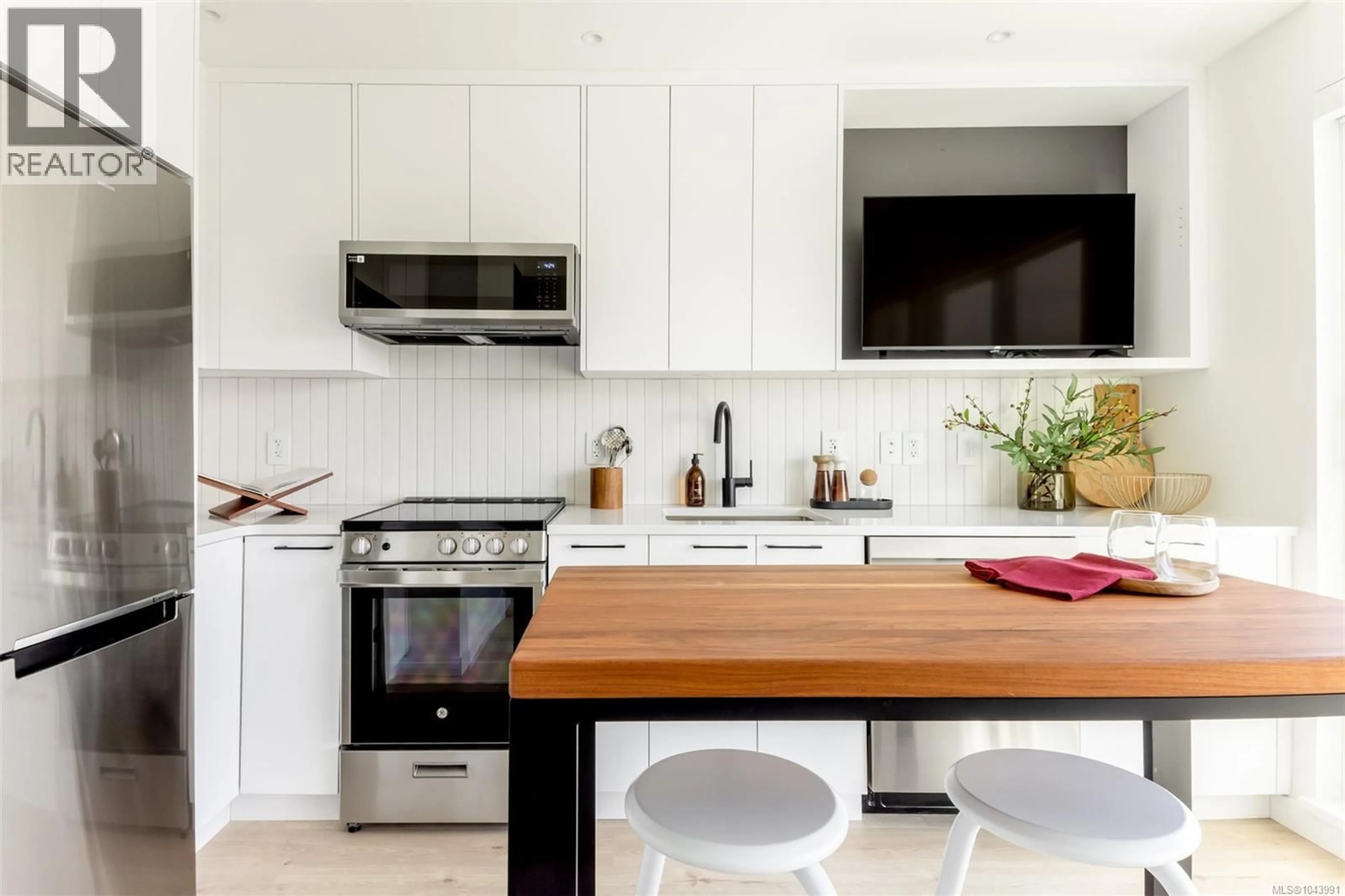 Contemporary kitchen, unknown for 616 - 1075 TILLICUM ROAD, Esquimalt British Columbia V9A2A4