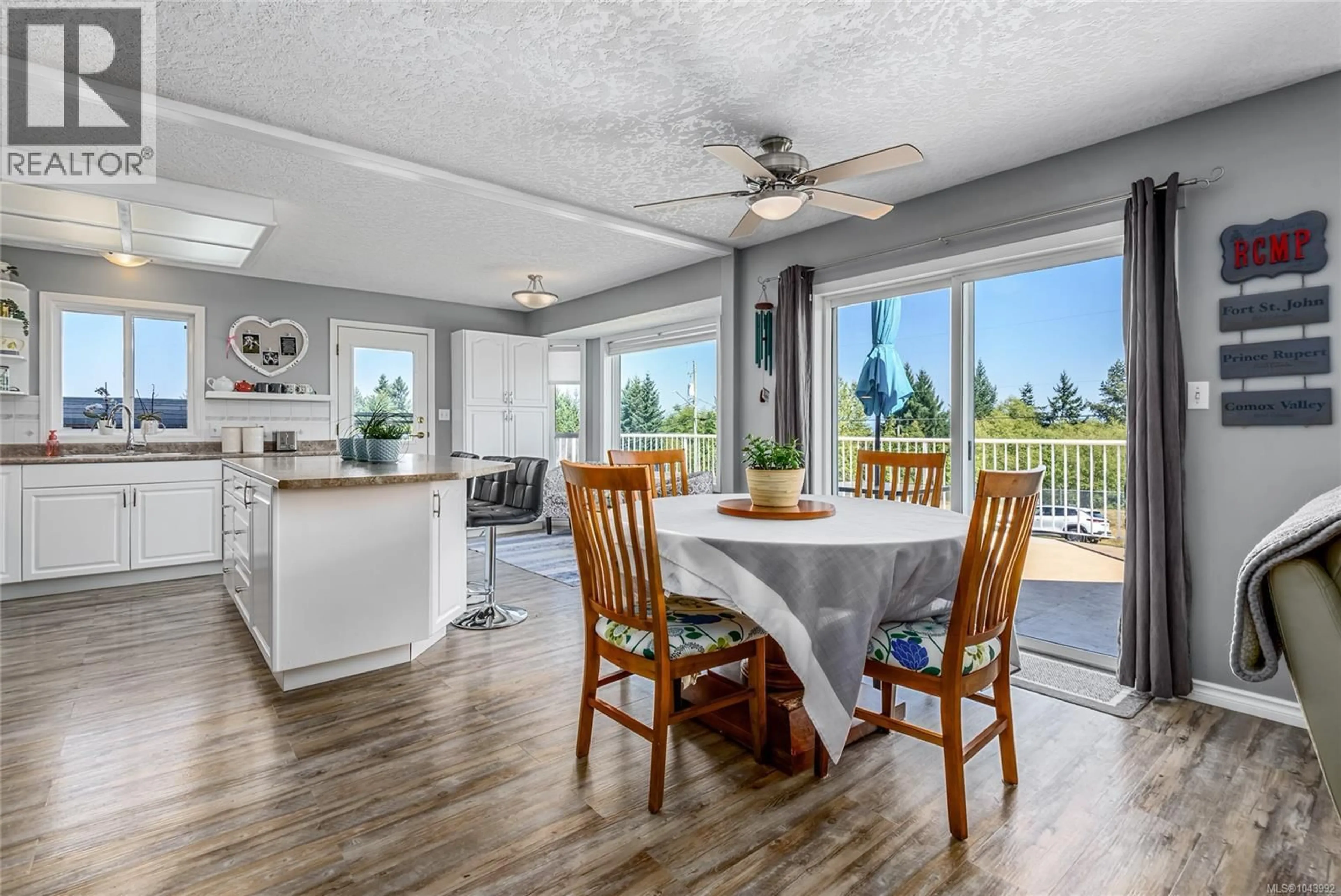 Open concept kitchen, unknown for 2207 JUNE ROAD, Courtenay British Columbia V9J1X9