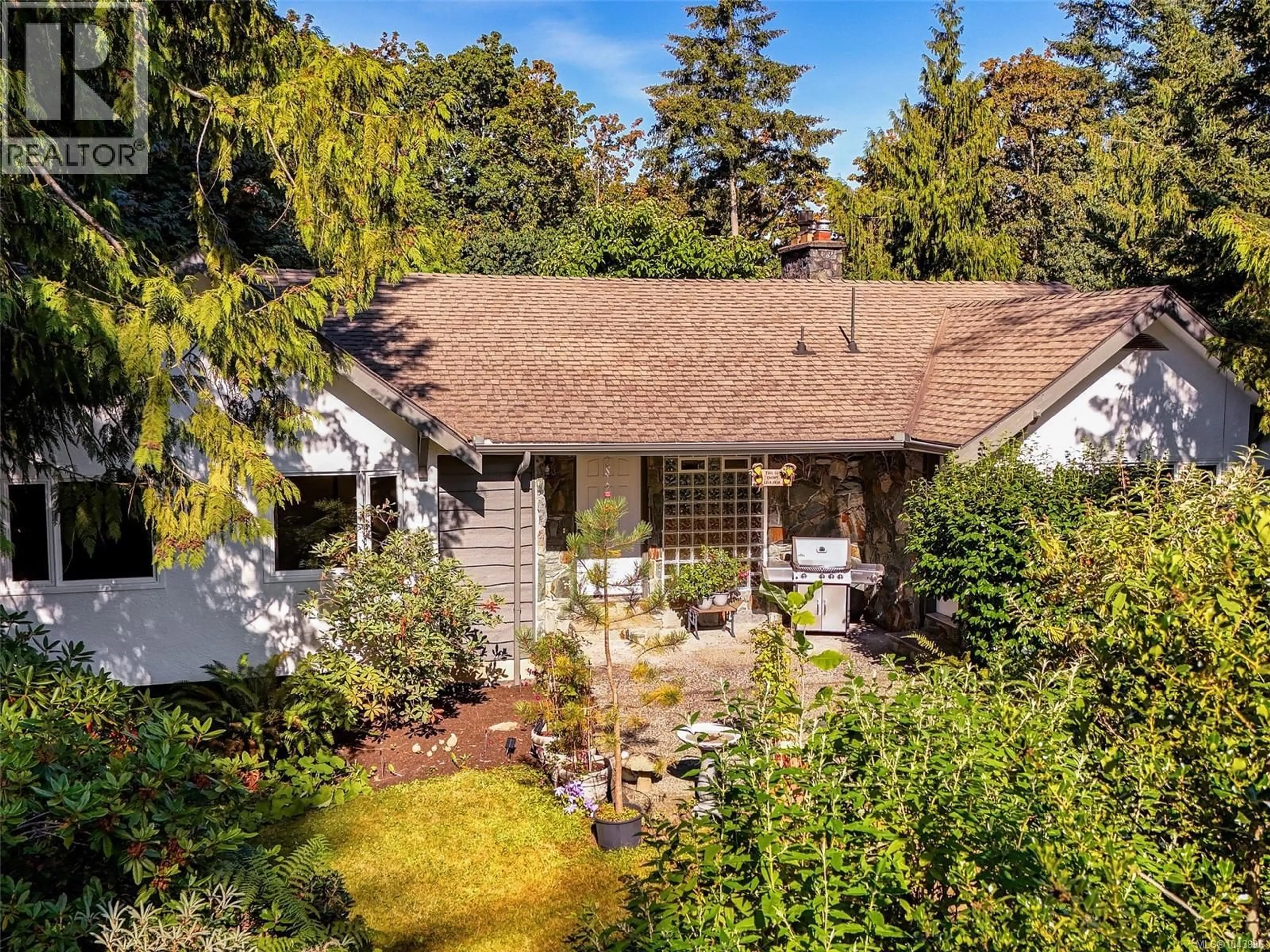 A pic from outside/outdoor area/front of a property/back of a property/a pic from drone, unknown for 6232 RODOLPH ROAD, Central Saanich British Columbia V8Z5V8