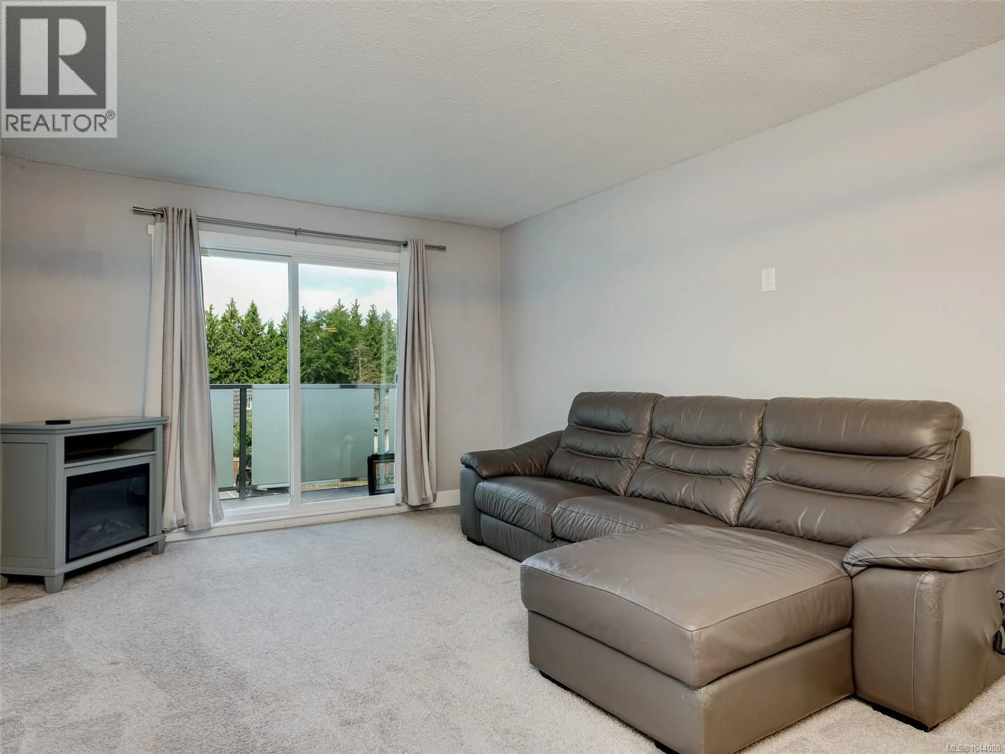 Living room with furniture, unknown for 301 - 3252 GLASGOW AVENUE, Saanich British Columbia V8X1M2