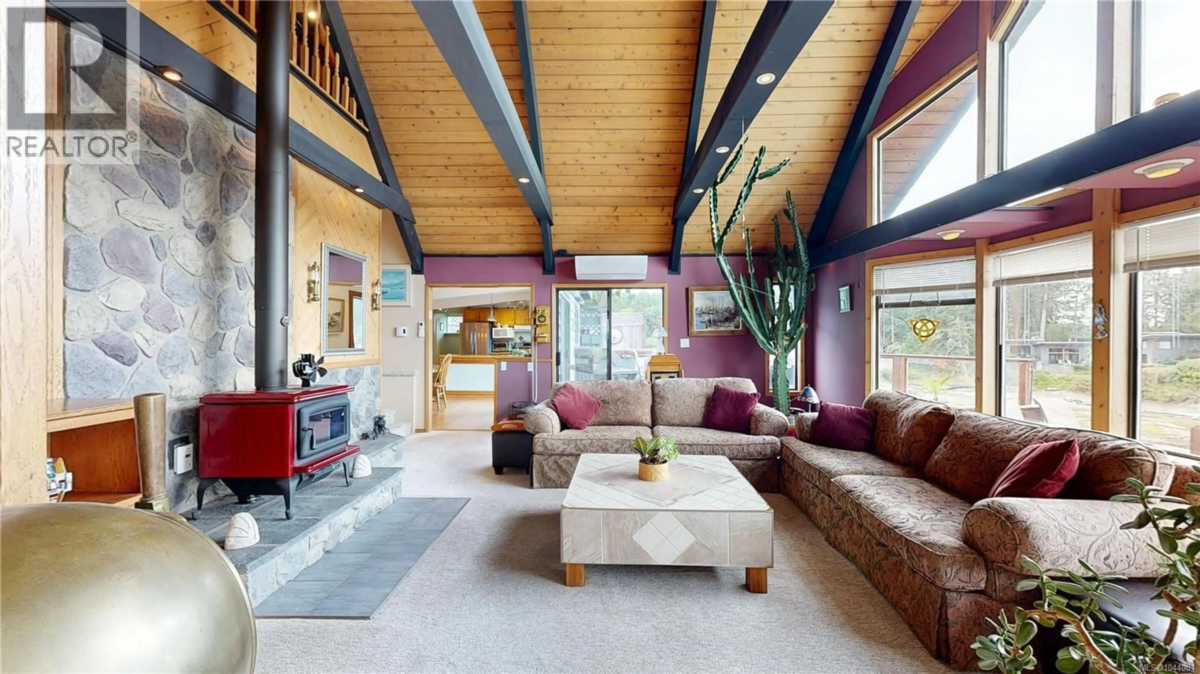 Living room with furniture, unknown for 109 MALASPINA DRIVE, Gabriola Island British Columbia V0R1X1