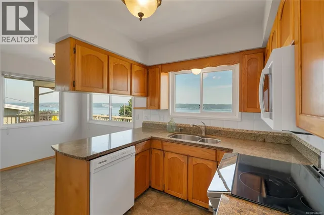 244 ALDER STREET SOUTH, Campbell River 3