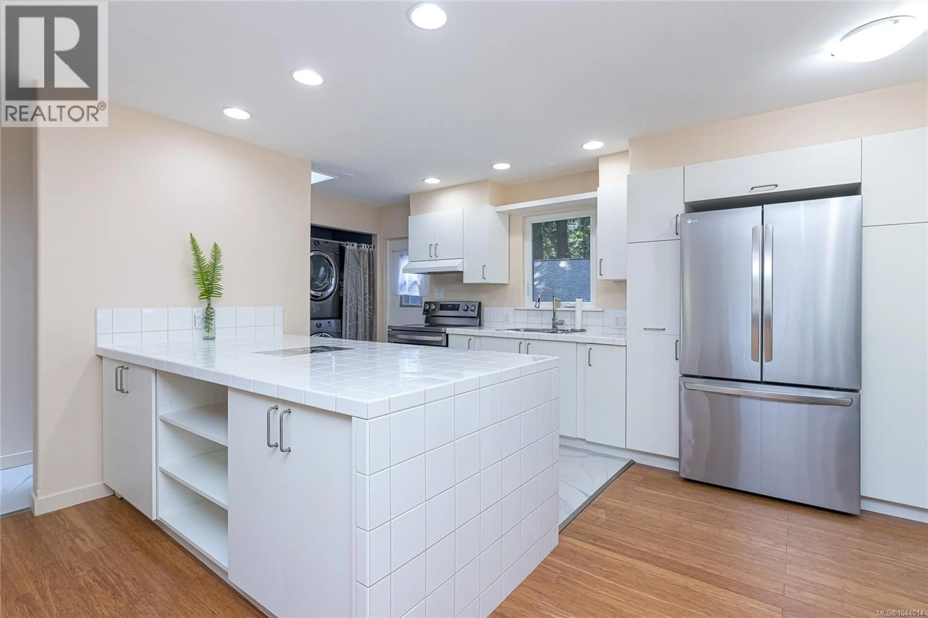 Open concept kitchen, ceramic/tile floor for 50 - 2500 FLORENCE LAKE ROAD, Langford British Columbia V9B4H2