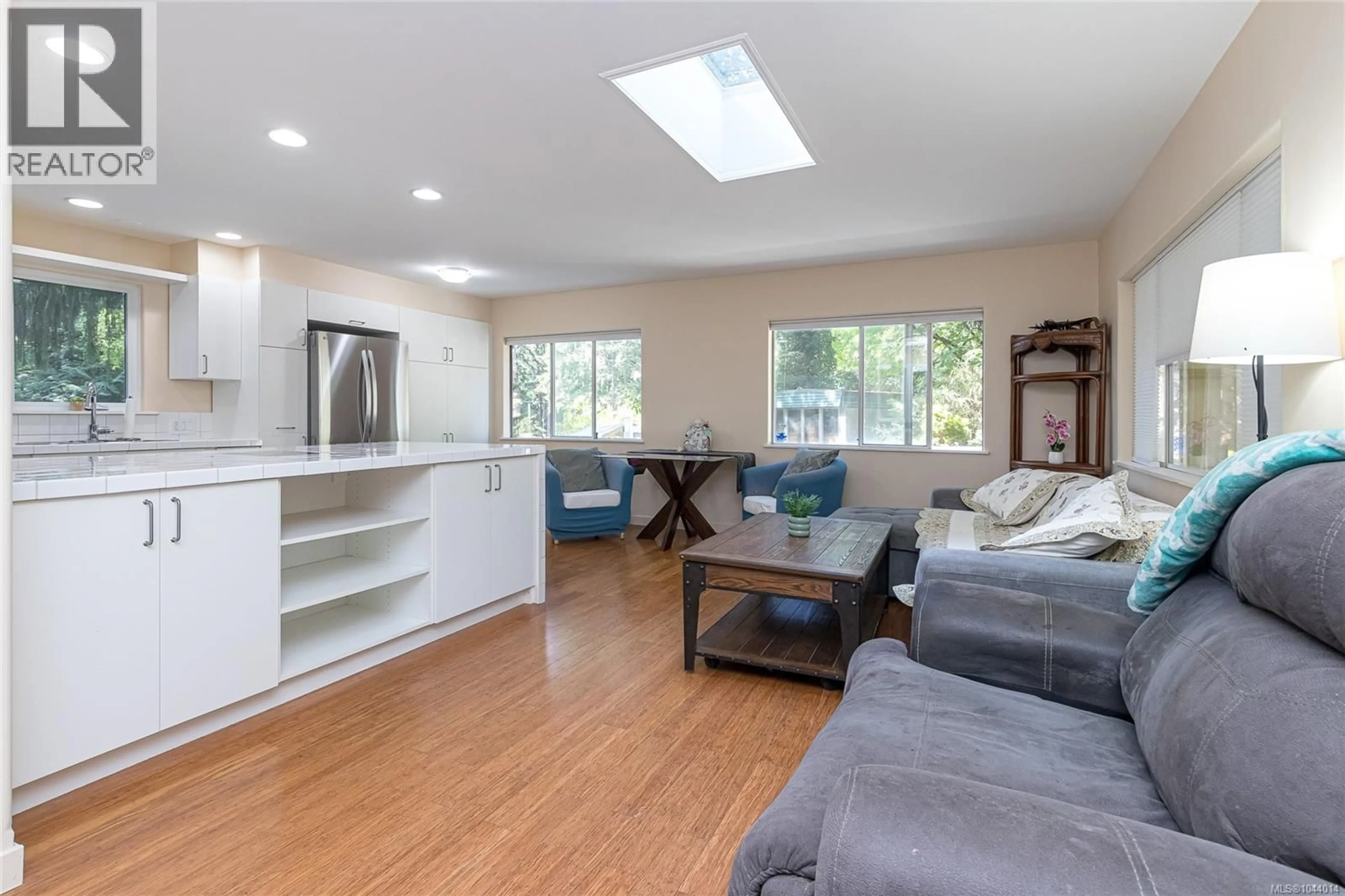 Living room with furniture, wood/laminate floor for 50 - 2500 FLORENCE LAKE ROAD, Langford British Columbia V9B4H2