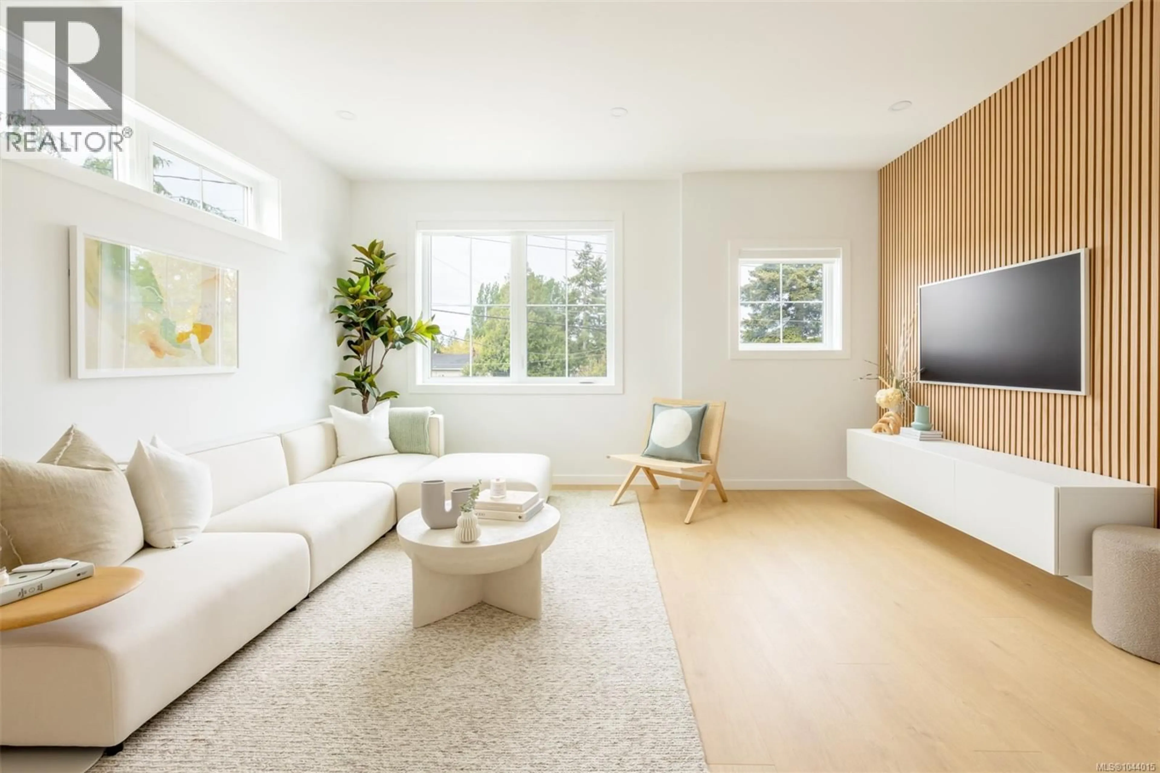 Living room with furniture, unknown for TH22 - 3450 WHITTIER AVENUE, Saanich British Columbia V8Z3R2