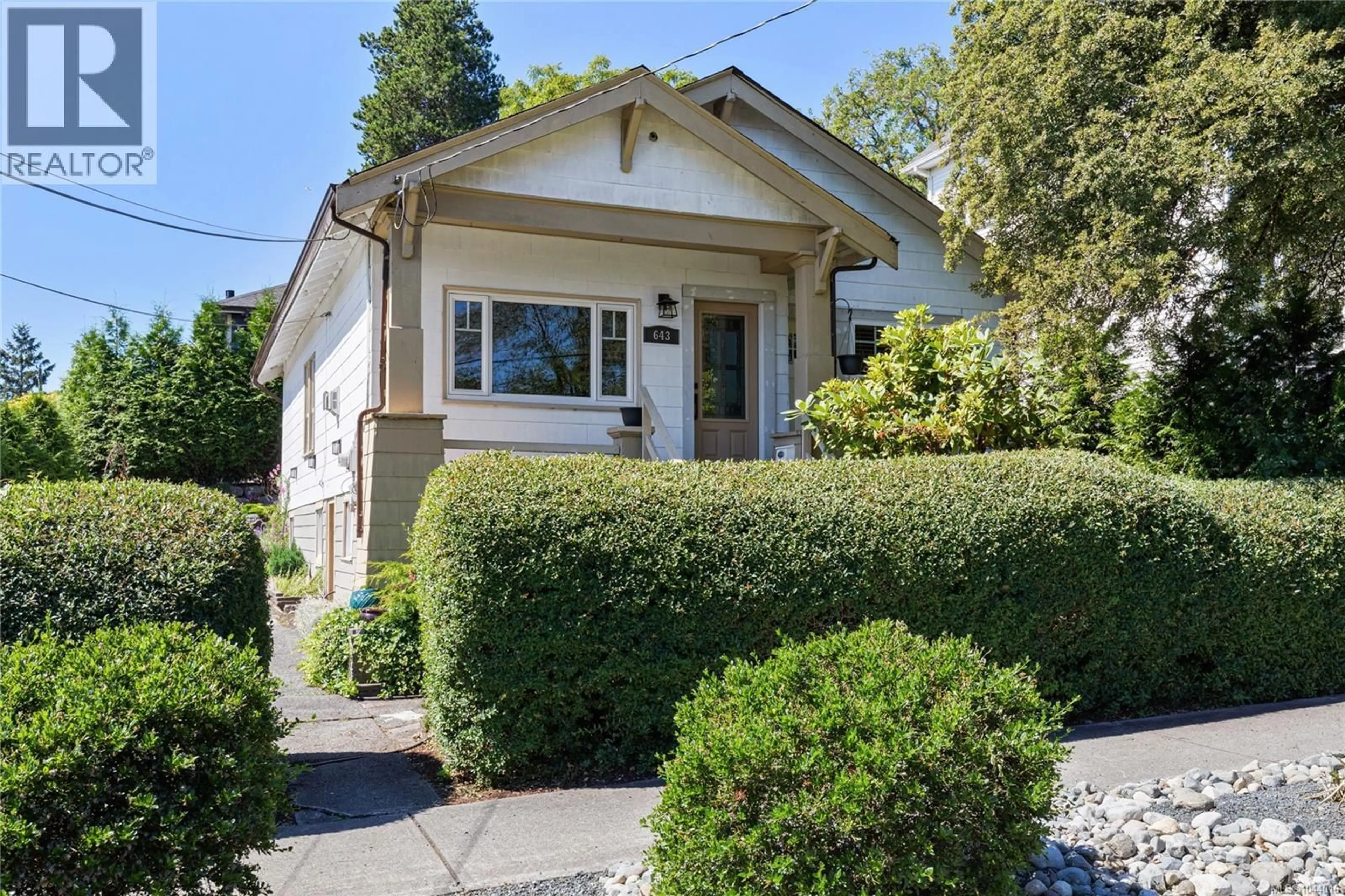 Home with vinyl exterior material, street for 643 KENNEDY STREET, Nanaimo British Columbia V9R2J9