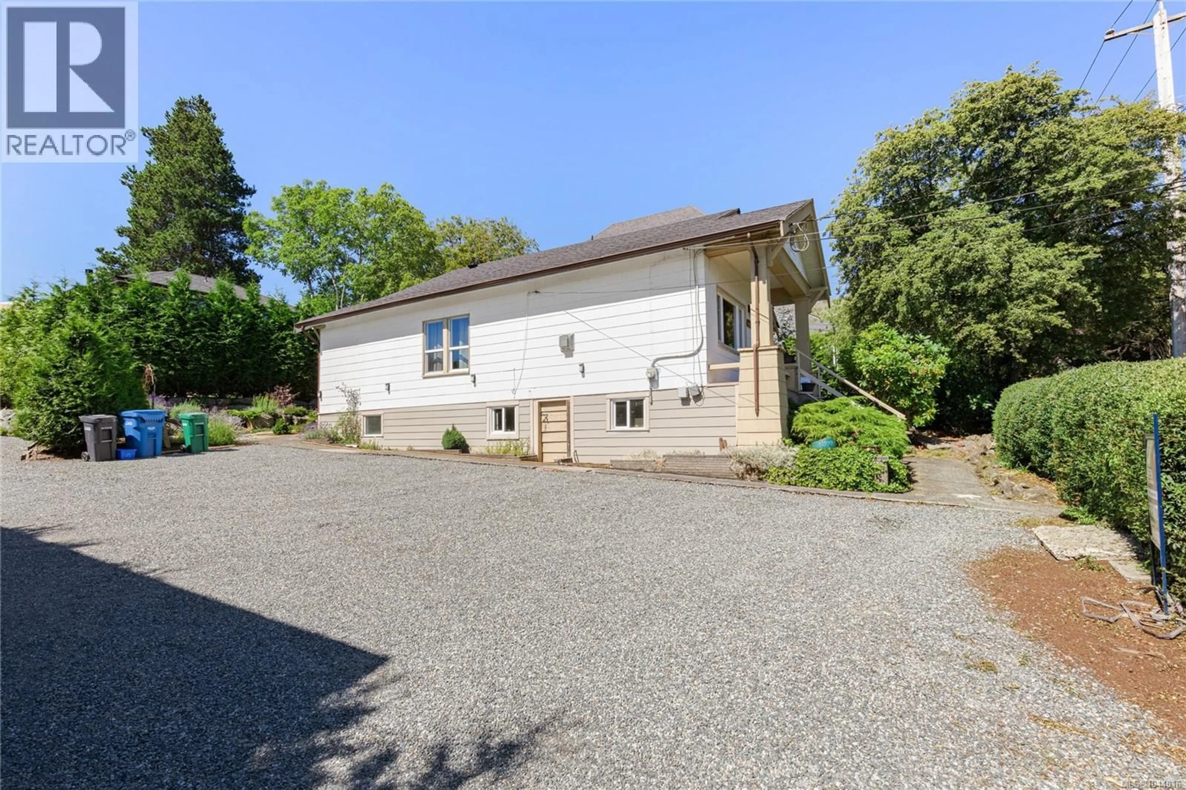 A pic from outside/outdoor area/front of a property/back of a property/a pic from drone, street for 643 KENNEDY STREET, Nanaimo British Columbia V9R2J9