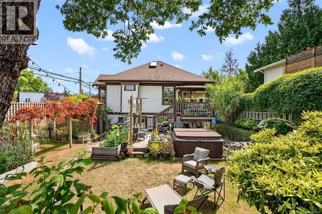 1439 HAULTAIN STREET, Victoria 2