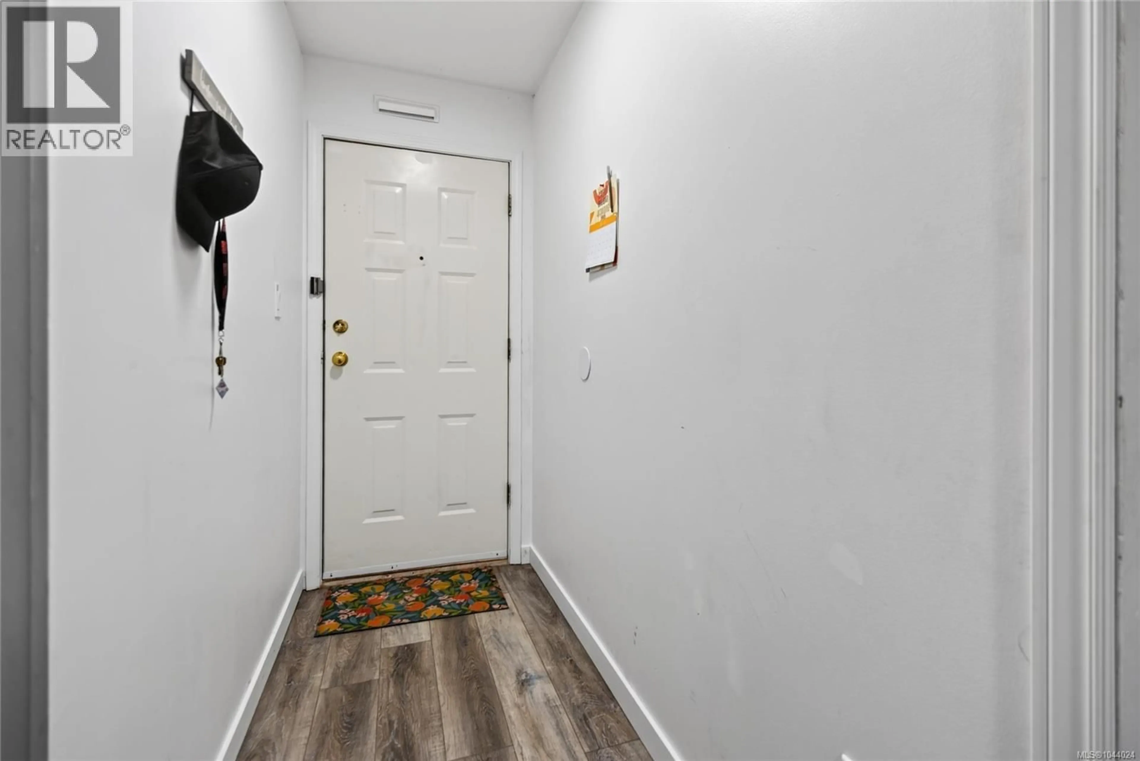 Indoor entryway for 104 - 123 BACK ROAD, Courtenay British Columbia V9N3W5
