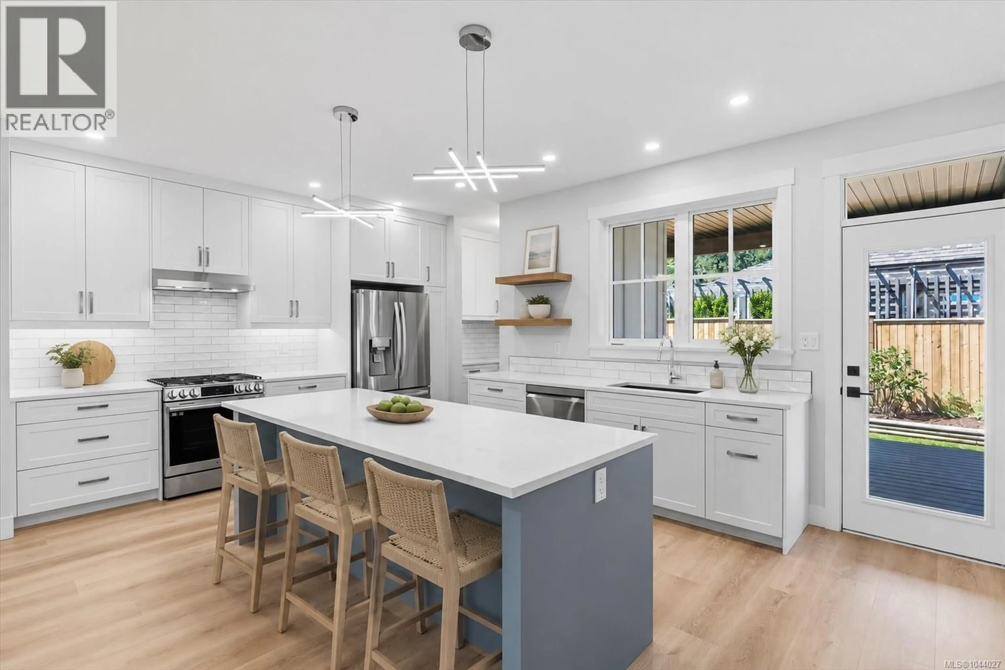 Open concept kitchen, unknown for 846 WOODSIDE CRESCENT, Qualicum Beach British Columbia V9K2K8