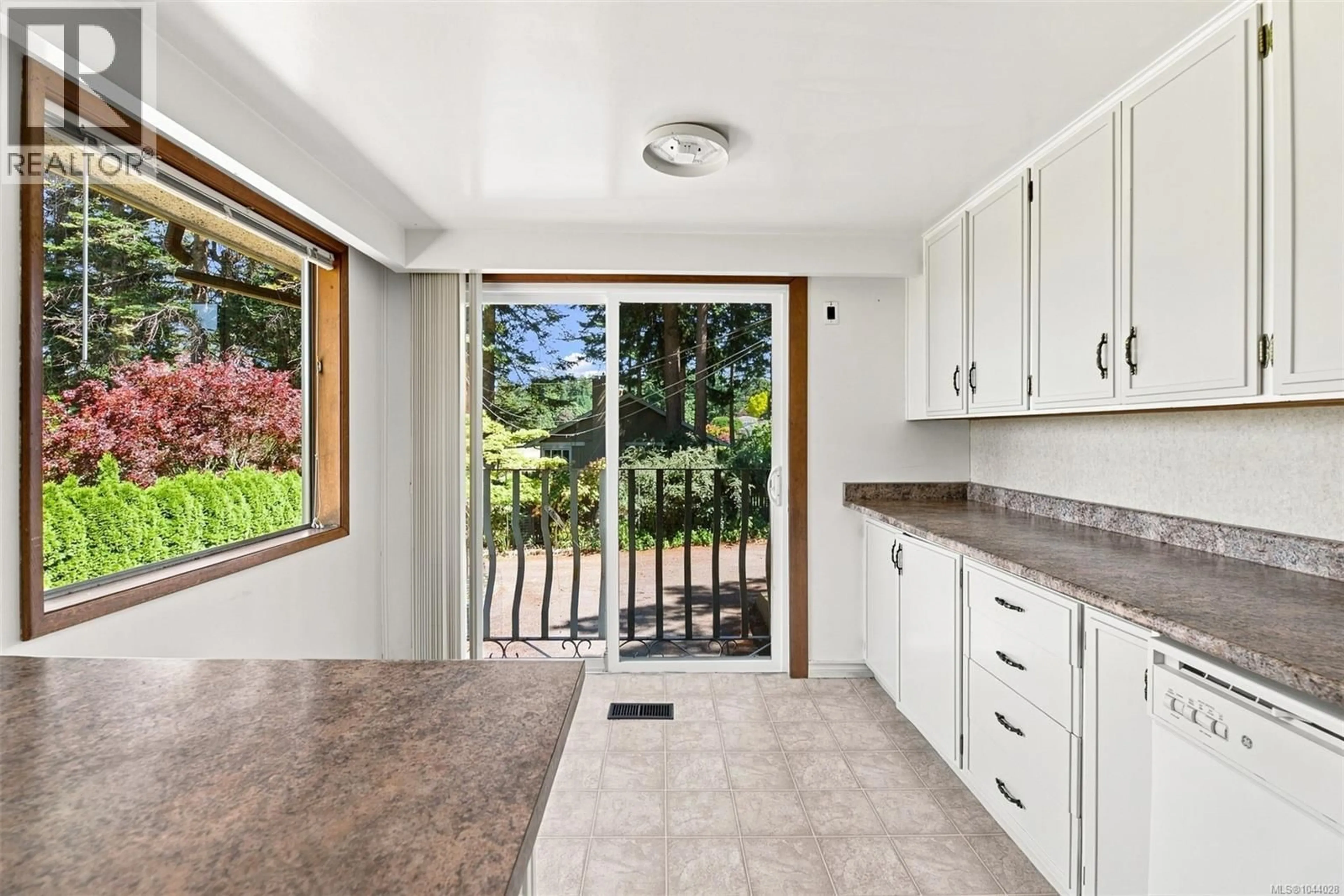 Open concept kitchen, ceramic/tile floor for 1900 LEYNS ROAD, Saanich British Columbia V8N2Z8