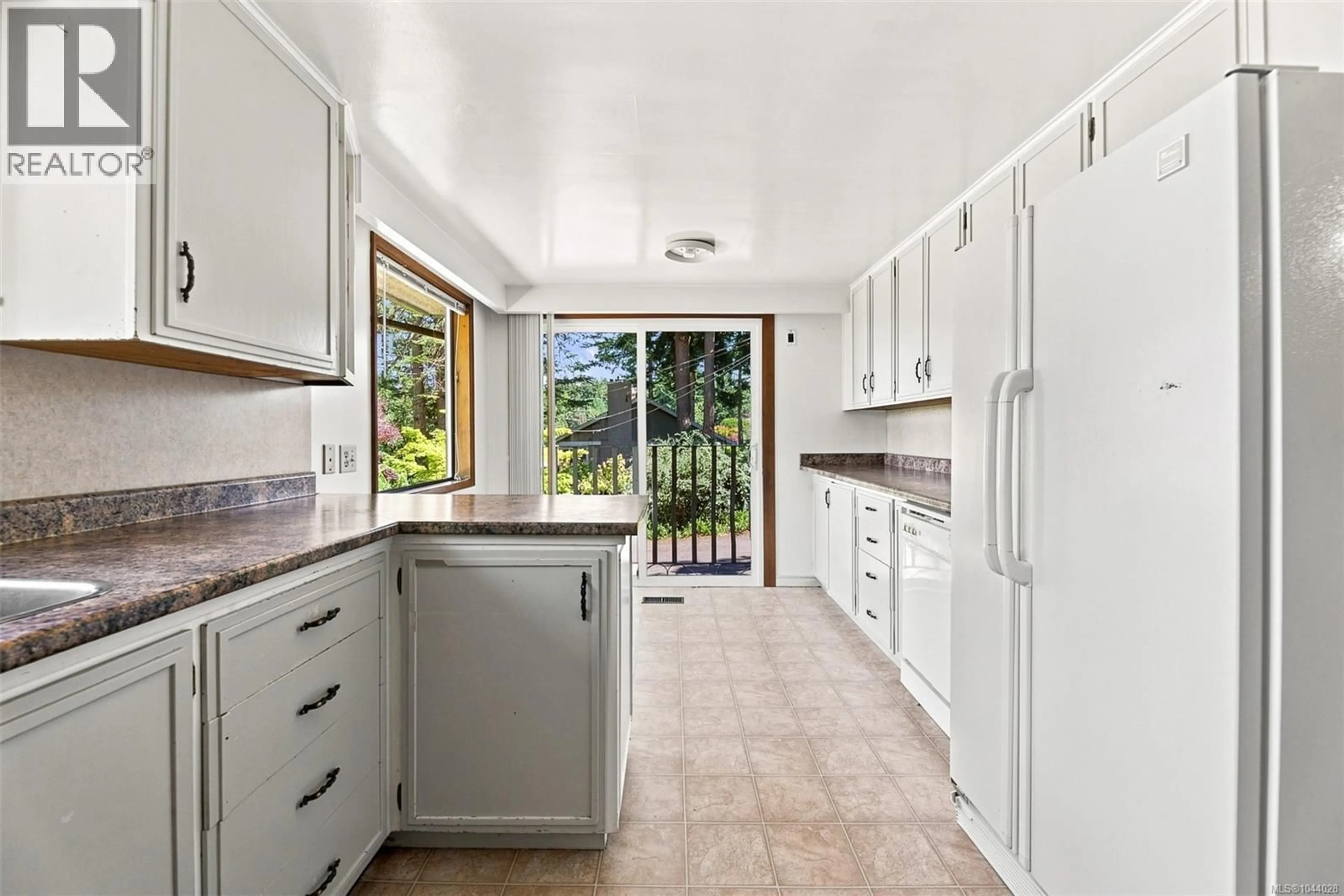 Unknown for 1900 LEYNS ROAD, Saanich British Columbia V8N2Z8