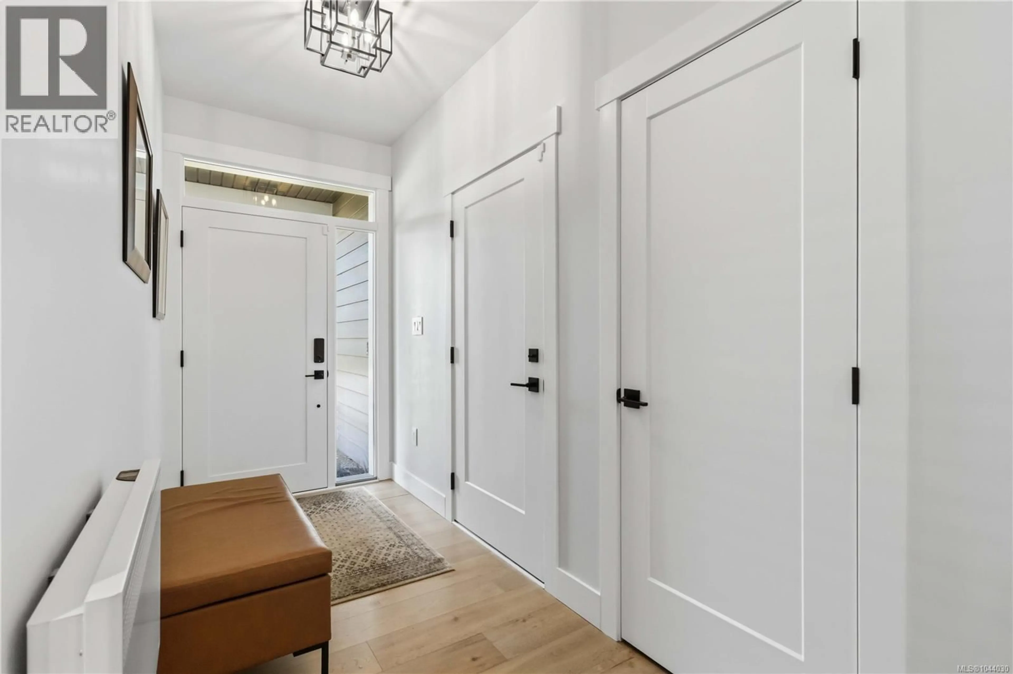 Indoor entryway for 2512 WEST TRAIL COURT, Sooke British Columbia V9Z1P3