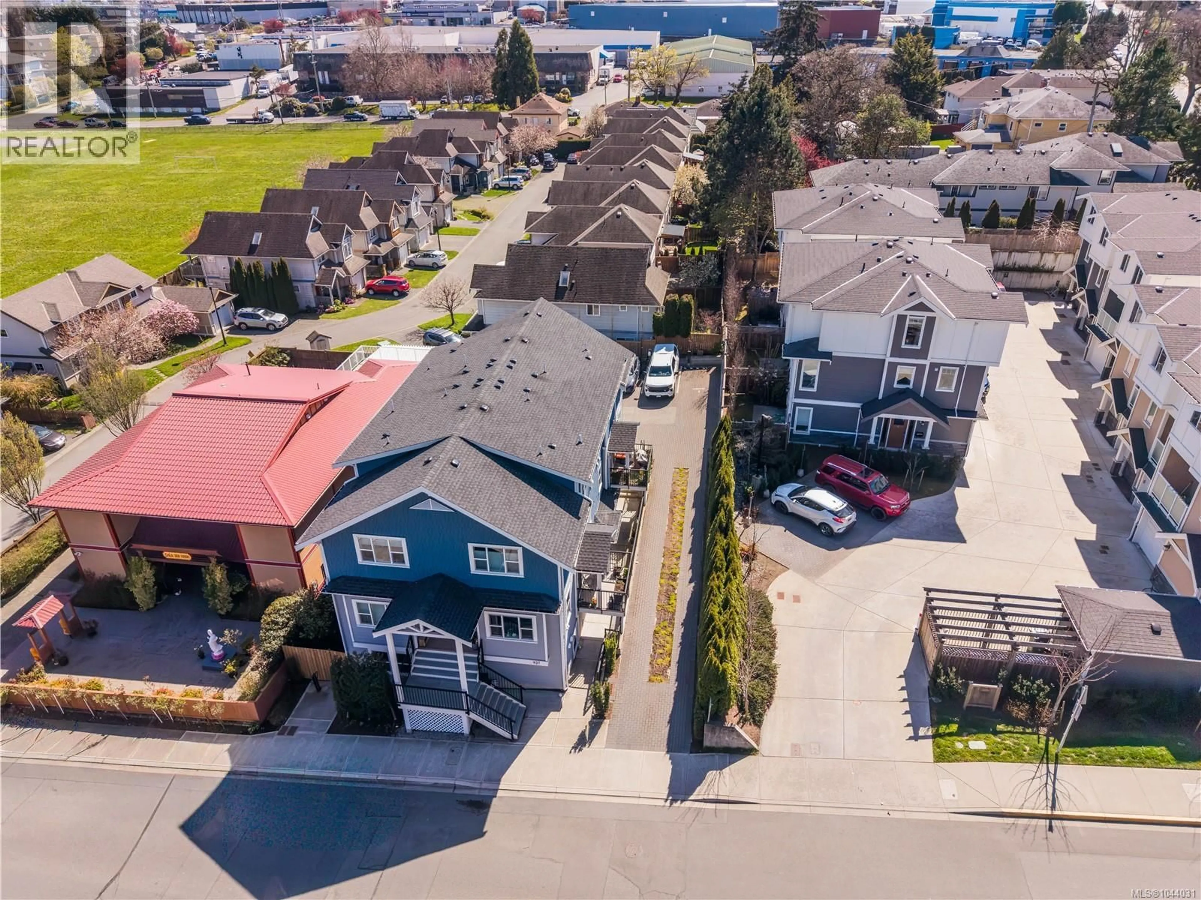 A pic from outside/outdoor area/front of a property/back of a property/a pic from drone, street for 4 - 937 COLVILLE ROAD, Esquimalt British Columbia V9A4P4