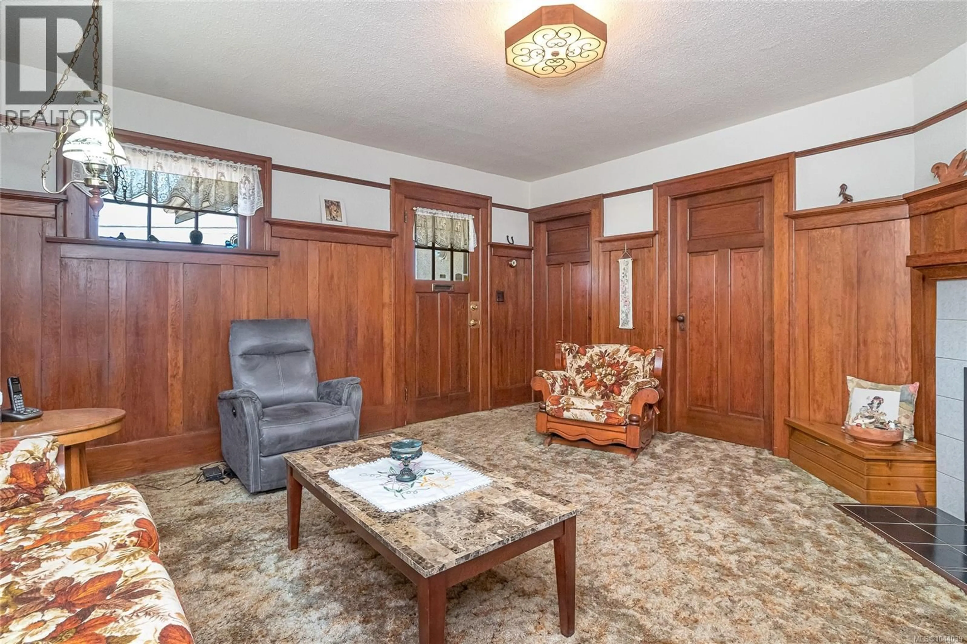 Living room with furniture, carpet floor for 720 MARCHMONT ROAD, Duncan British Columbia V9L2M1