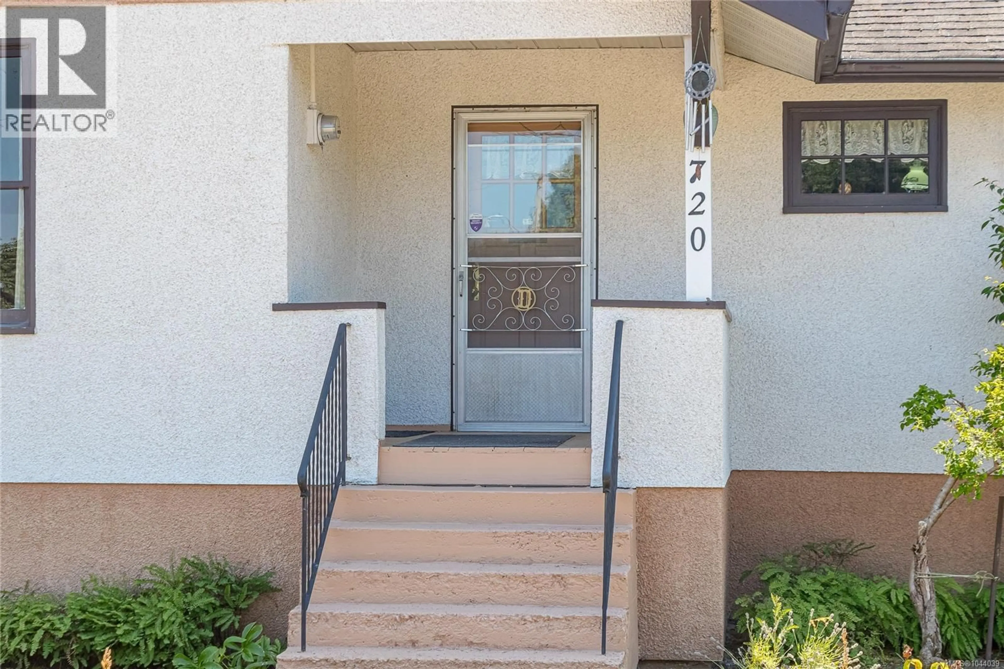 Indoor entryway for 720 MARCHMONT ROAD, Duncan British Columbia V9L2M1