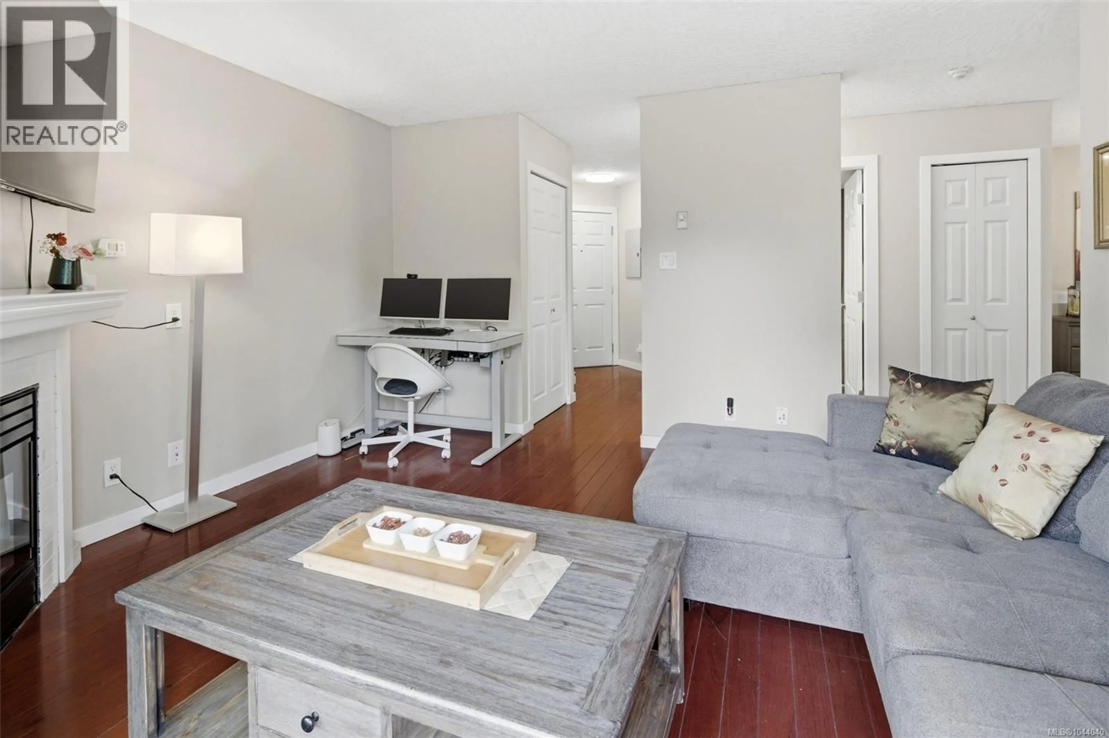 Living room with furniture, unknown for 202 - 2710 GROSVENOR ROAD, Victoria British Columbia V8T3M9