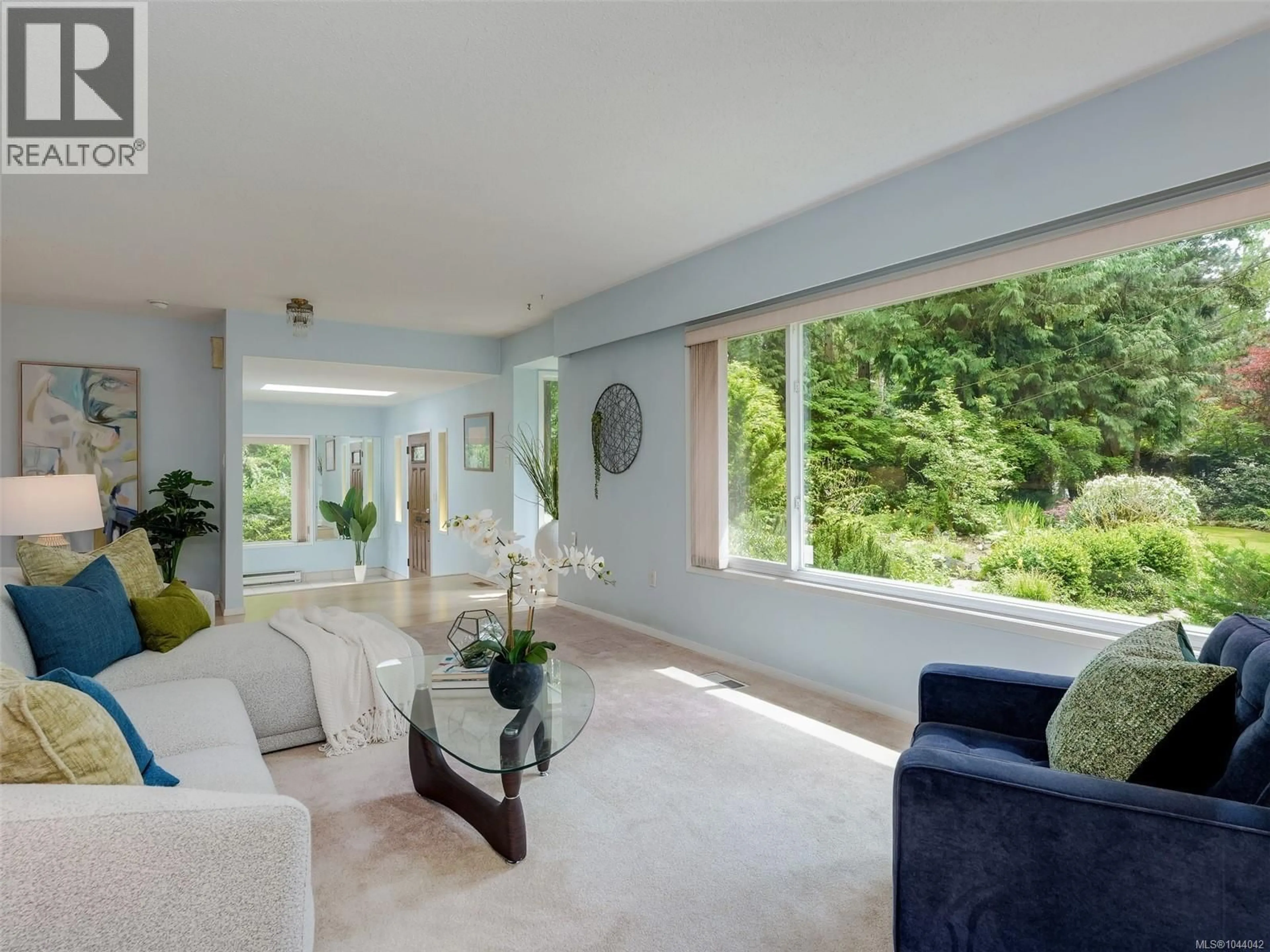 Living room with furniture, unknown for 743 HELVETIA CRESCENT, Saanich British Columbia V8Y1M1