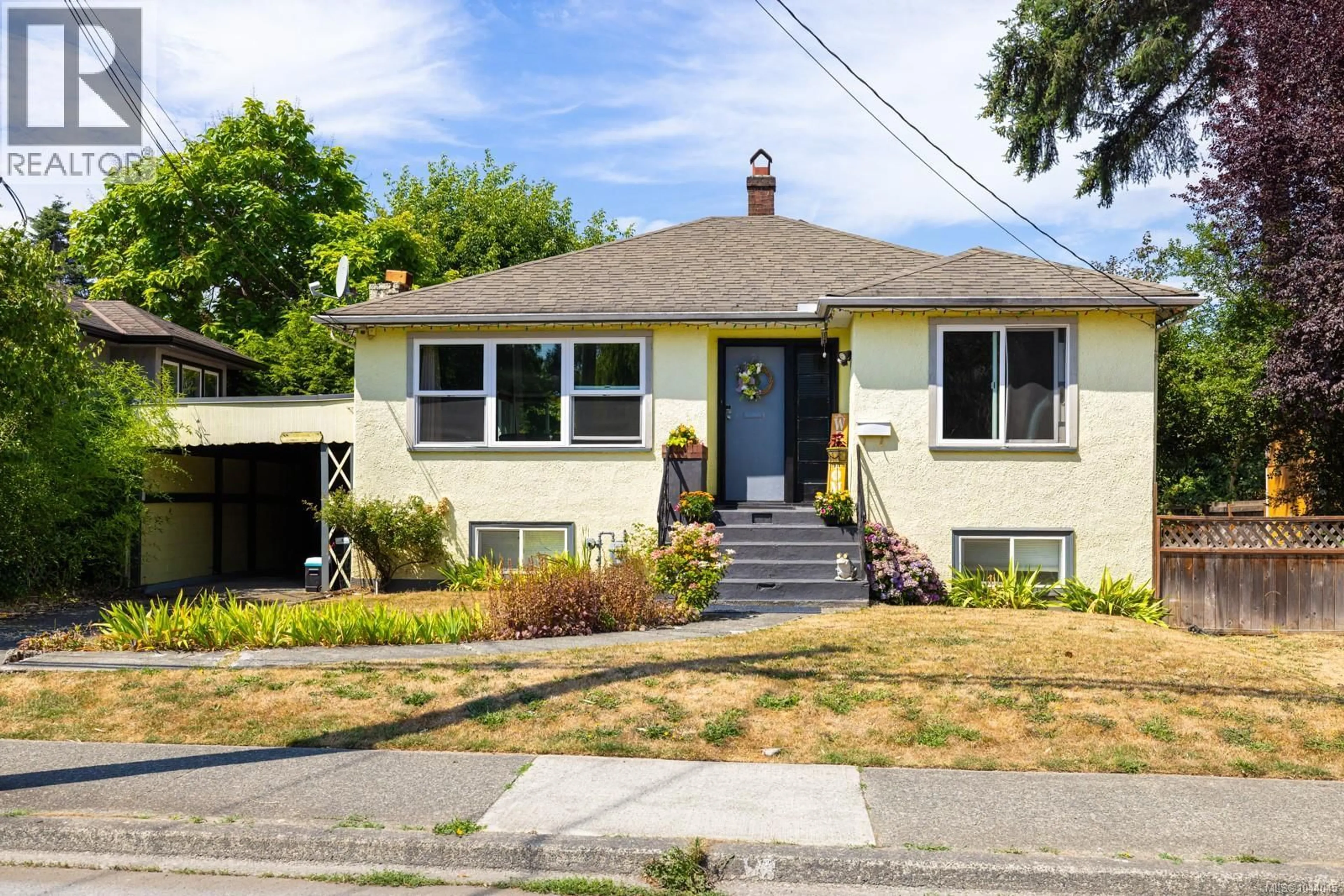 Home with vinyl exterior material, street for 461 HOWARD AVENUE, Duncan British Columbia V9L3M9