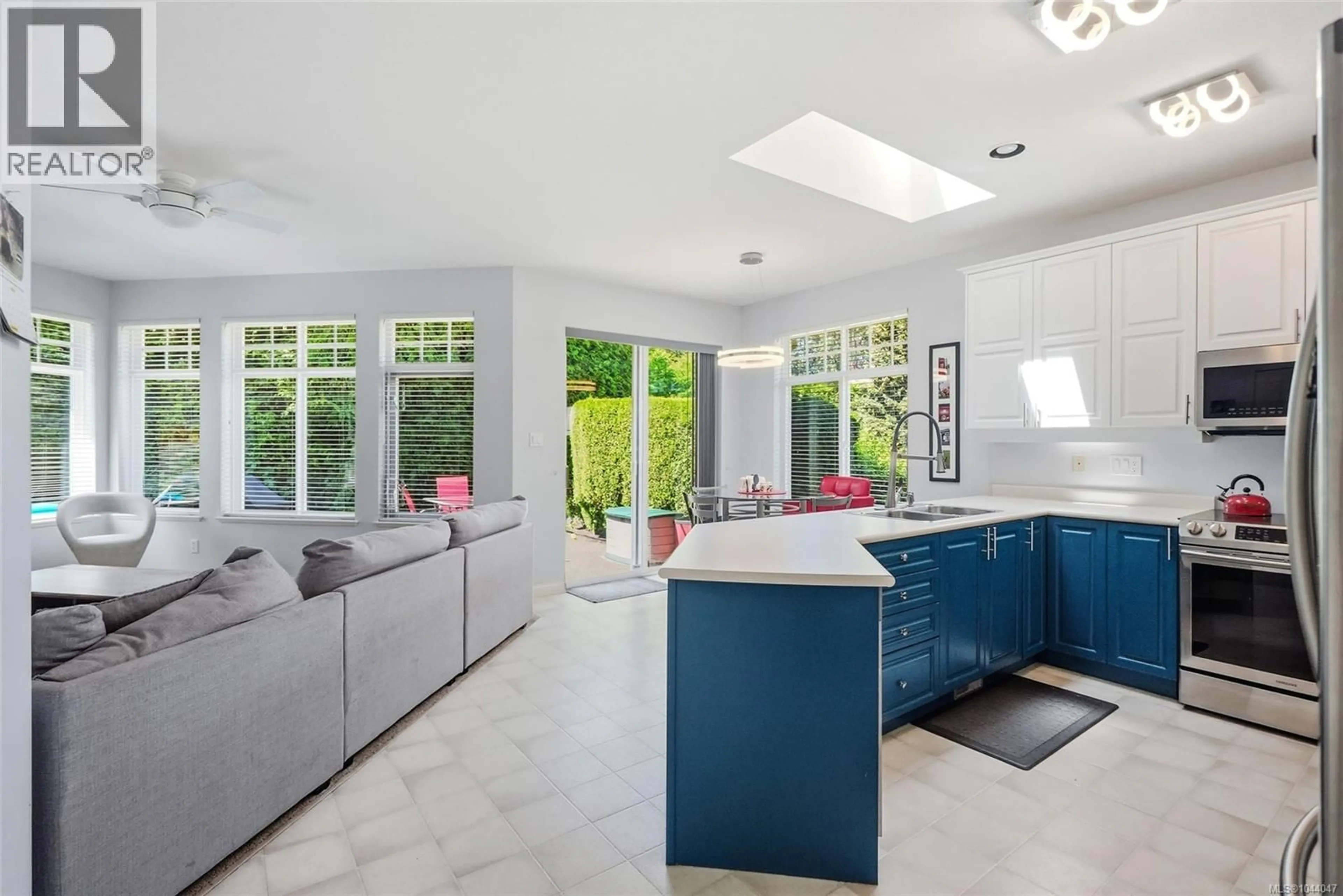 Contemporary kitchen, ceramic/tile floor for 1336 GABRIOLA DRIVE, Parksville British Columbia V9P2X8