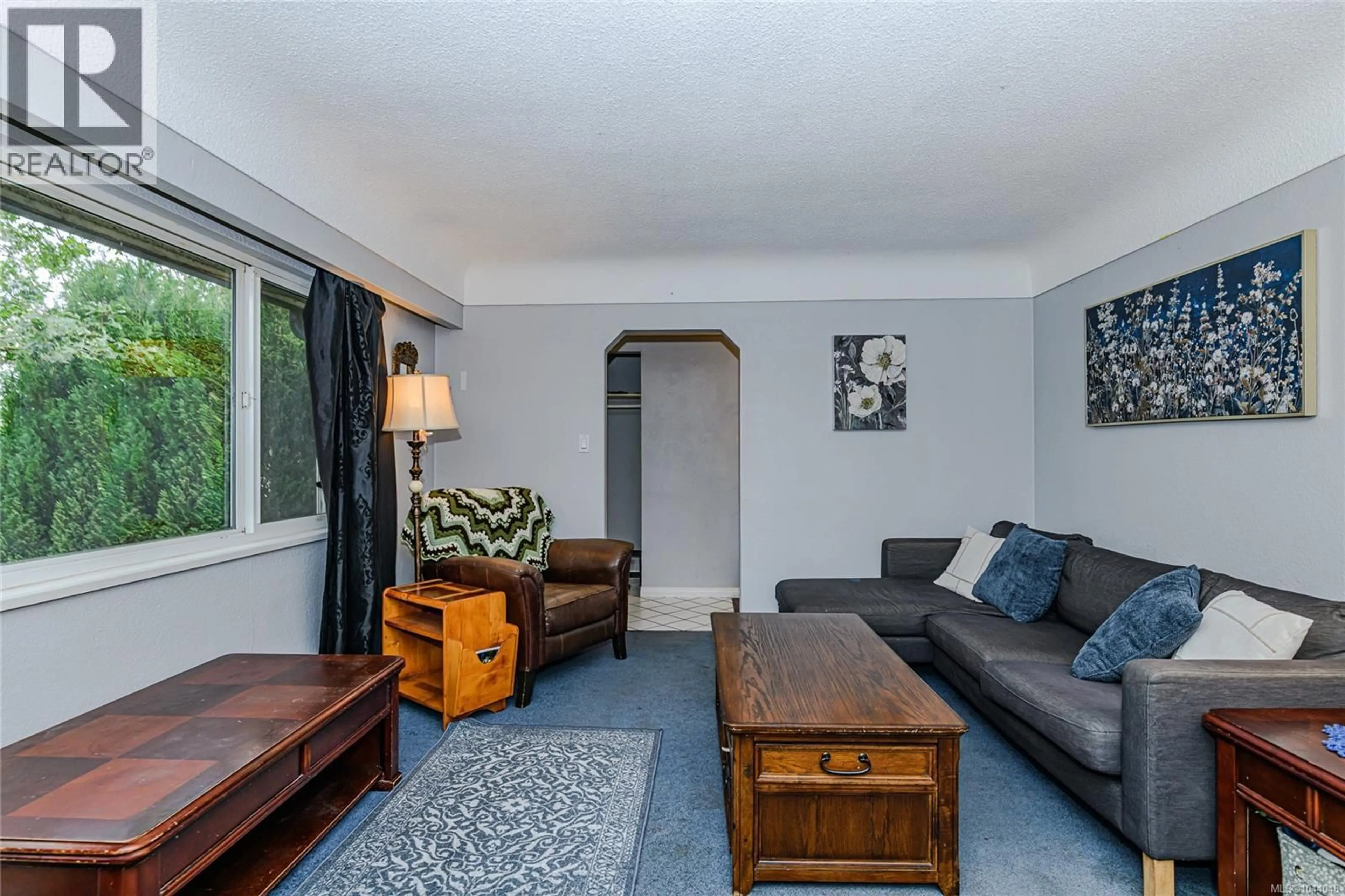 Living room with furniture, unknown for 2975 HARRIET ROAD, Victoria British Columbia V9A1T2