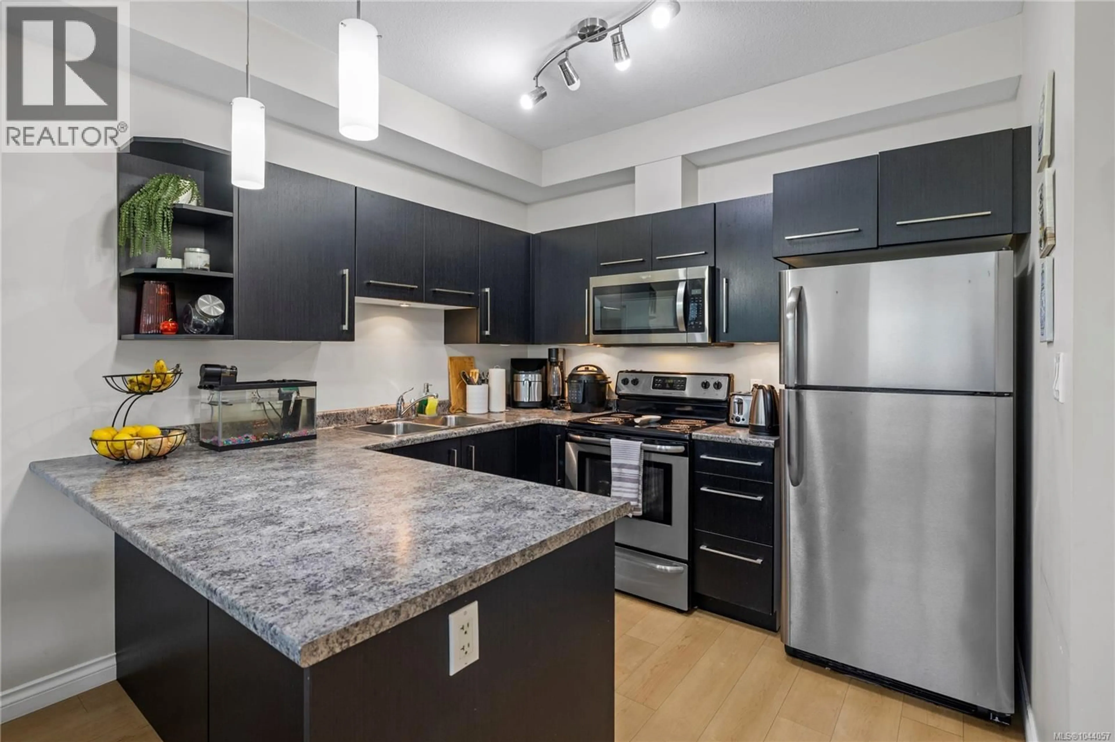 Standard kitchen, unknown for 204 - 2117 MEREDITH ROAD, Nanaimo British Columbia V9S2N2