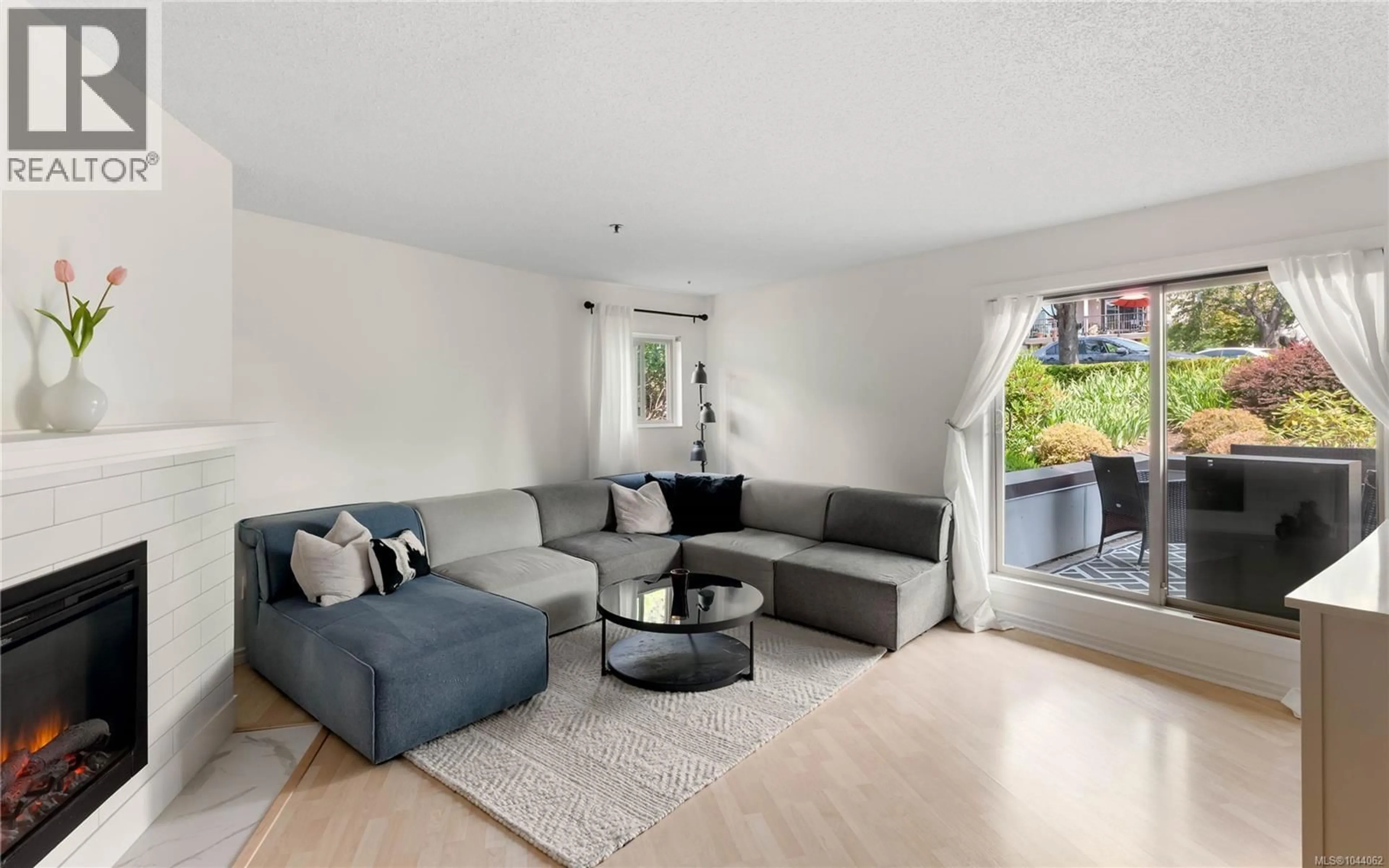 Living room with furniture, unknown for 108 - 1241 FAIRFIELD ROAD, Victoria British Columbia V8V3B3