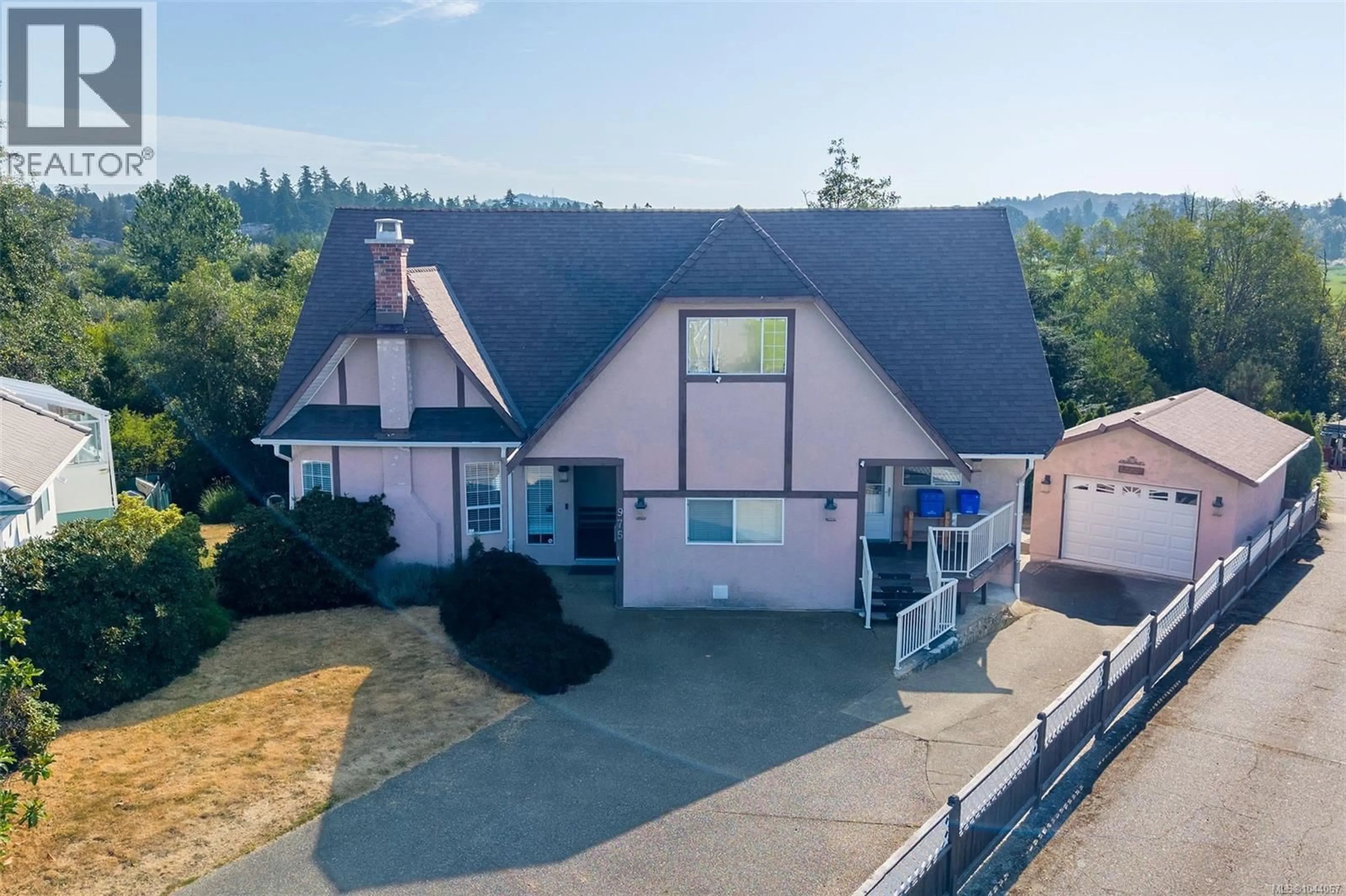 A pic from outside/outdoor area/front of a property/back of a property/a pic from drone, mountain view for 975 MEADOWVIEW PLACE, Saanich British Columbia V8Z7E2