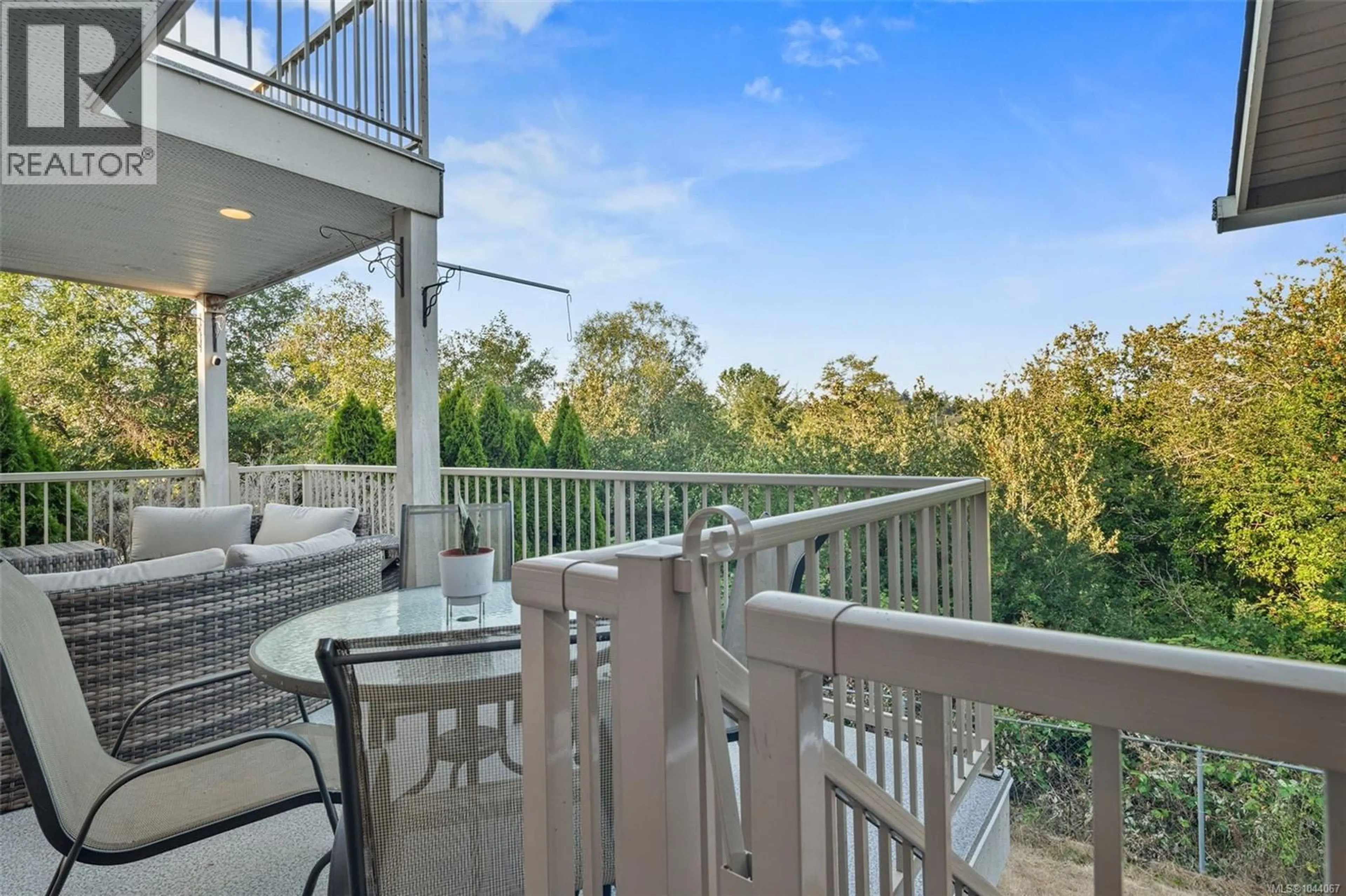Patio, water/lake/river/ocean view for 975 MEADOWVIEW PLACE, Saanich British Columbia V8Z7E2