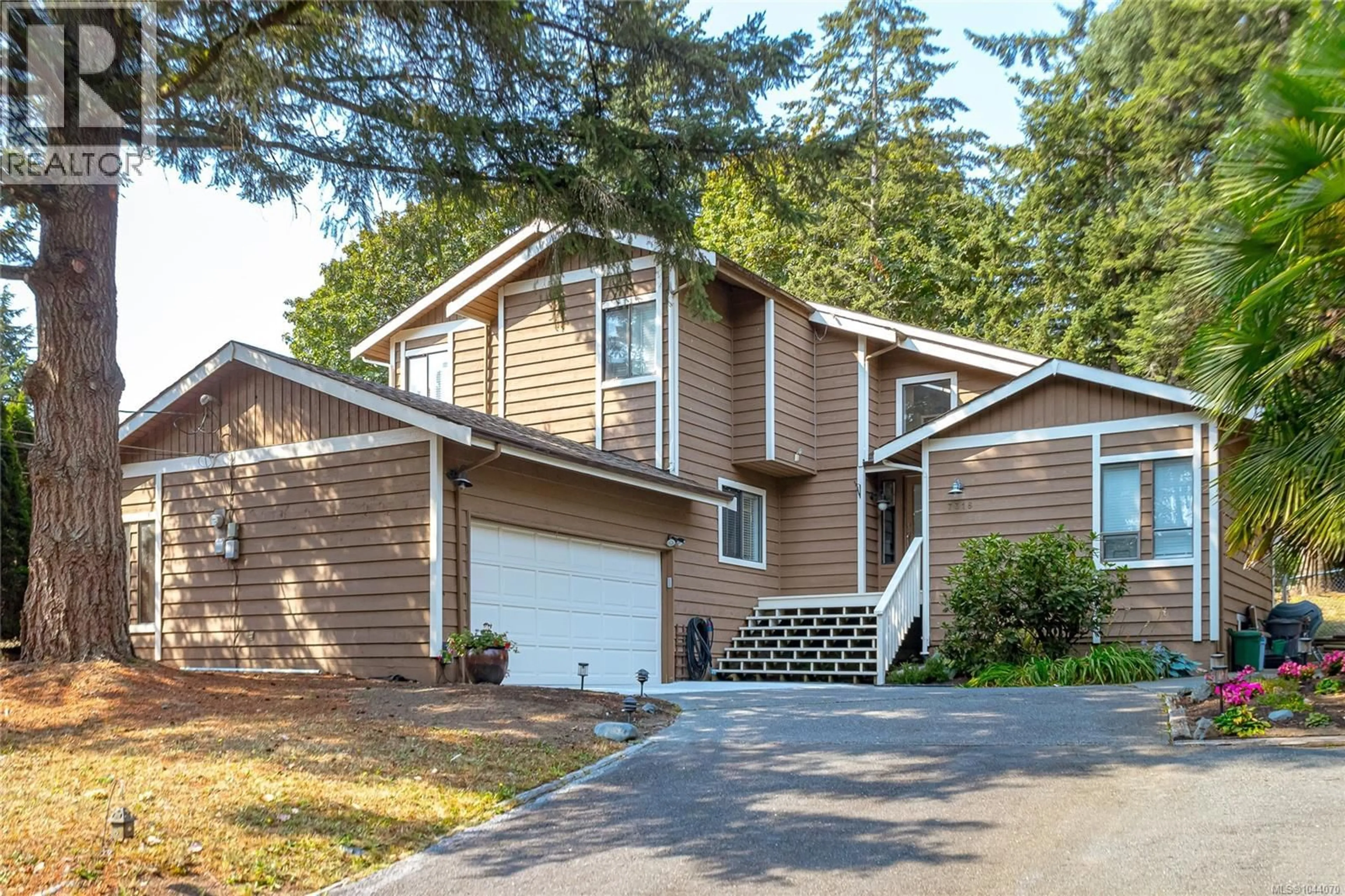 Home with vinyl exterior material, street for 7318 VEYANESS ROAD, Central Saanich British Columbia V8M1M3