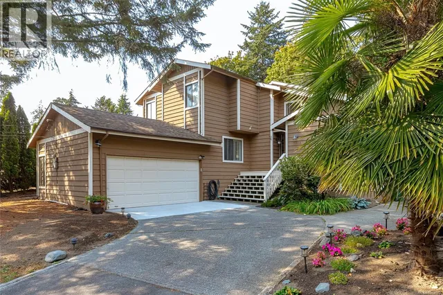 7318 VEYANESS ROAD, Central Saanich 2