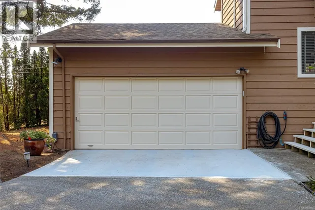 7318 VEYANESS ROAD, Central Saanich 3