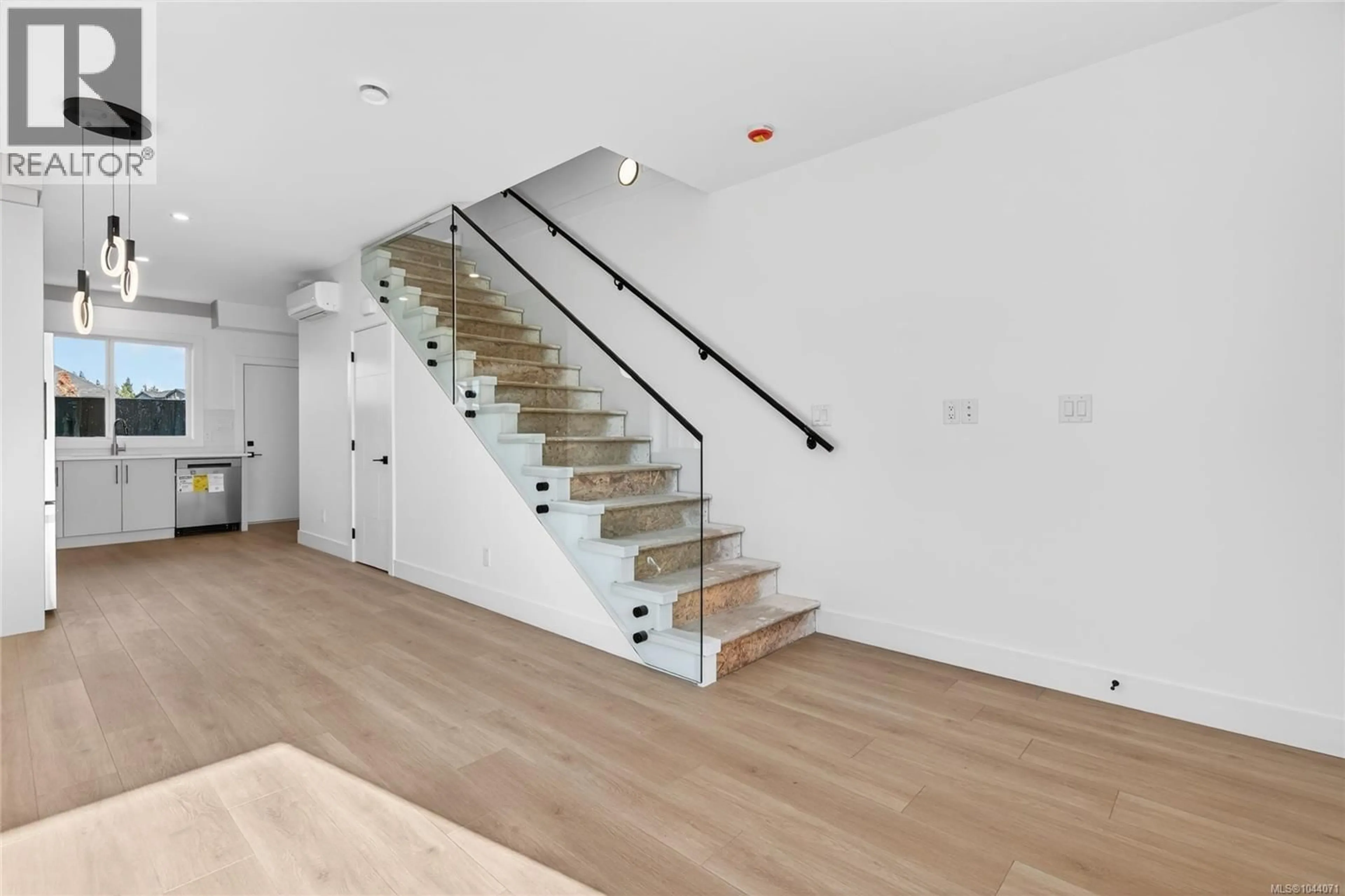 Stairs for 8 - 704 BEAVER CREEK BOULEVARD, Campbell River British Columbia V9H0E9
