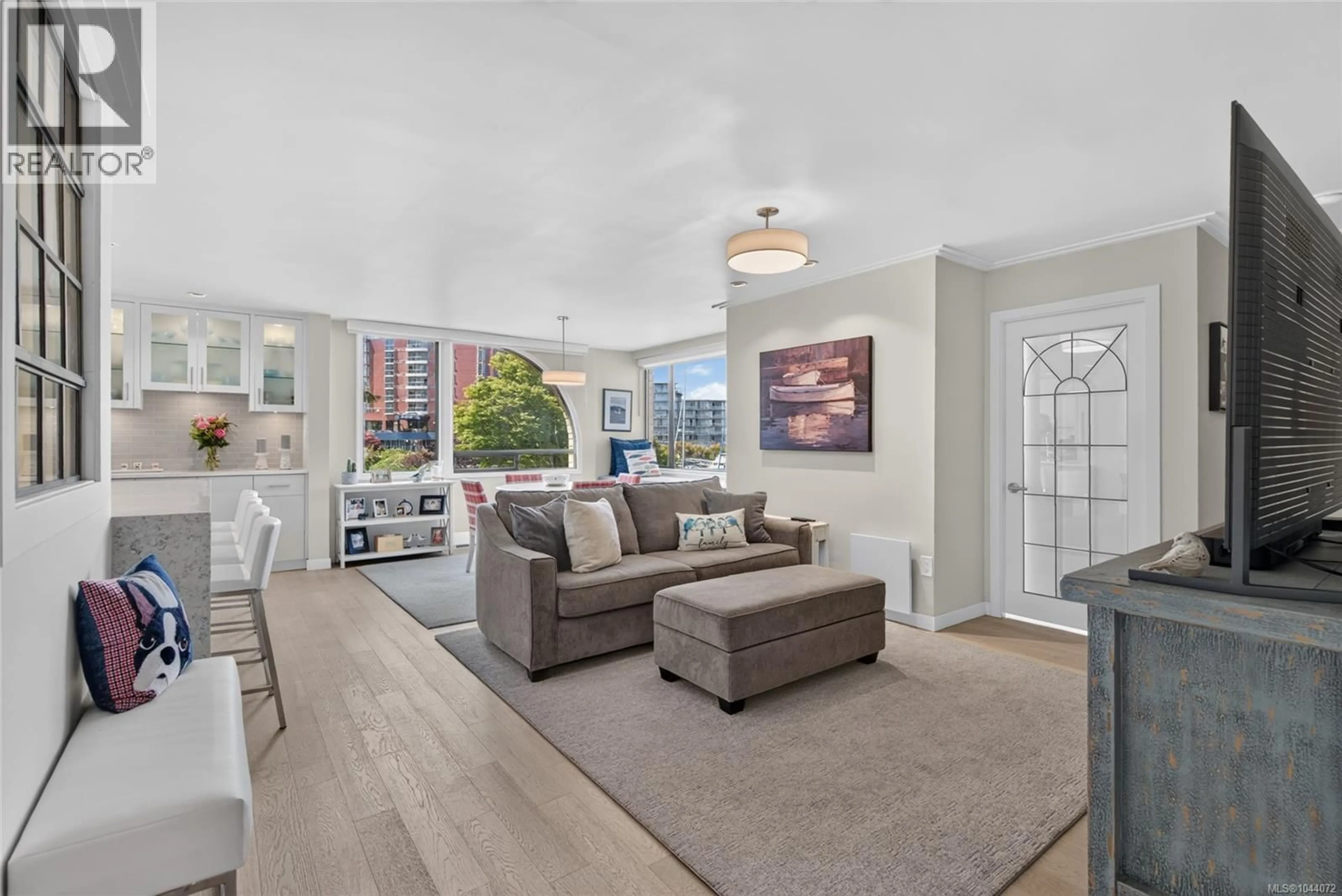 Living room with furniture, unknown for 203 - 640 MONTREAL STREET, Victoria British Columbia V8V1Z8