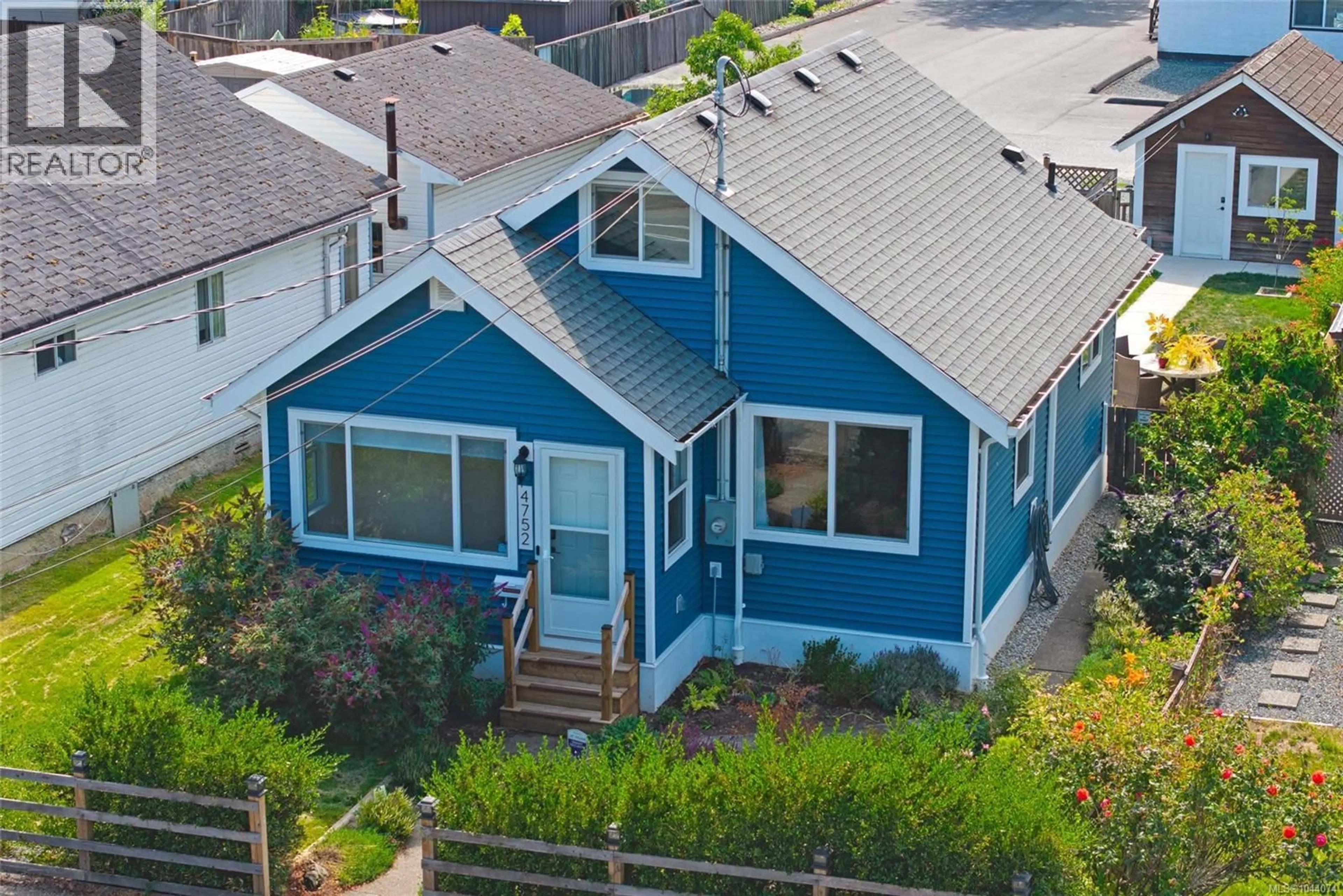 A pic from outside/outdoor area/front of a property/back of a property/a pic from drone, street for 4752 GERTRUDE STREET, Port Alberni British Columbia V9Y6K5