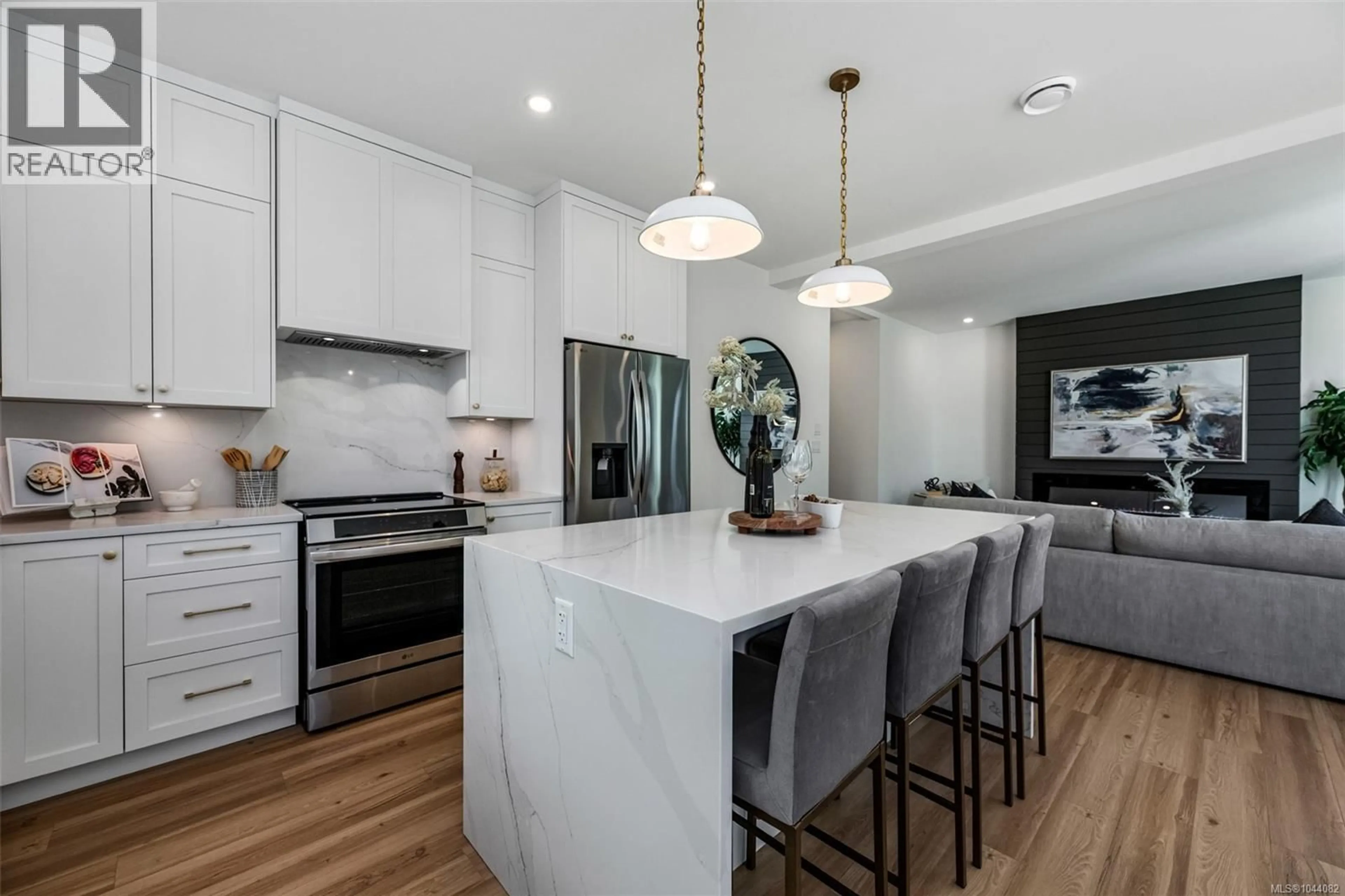 Open concept kitchen, ceramic/tile floor for 654 WISTERIA RIDGE, Langford British Columbia V9B3N4