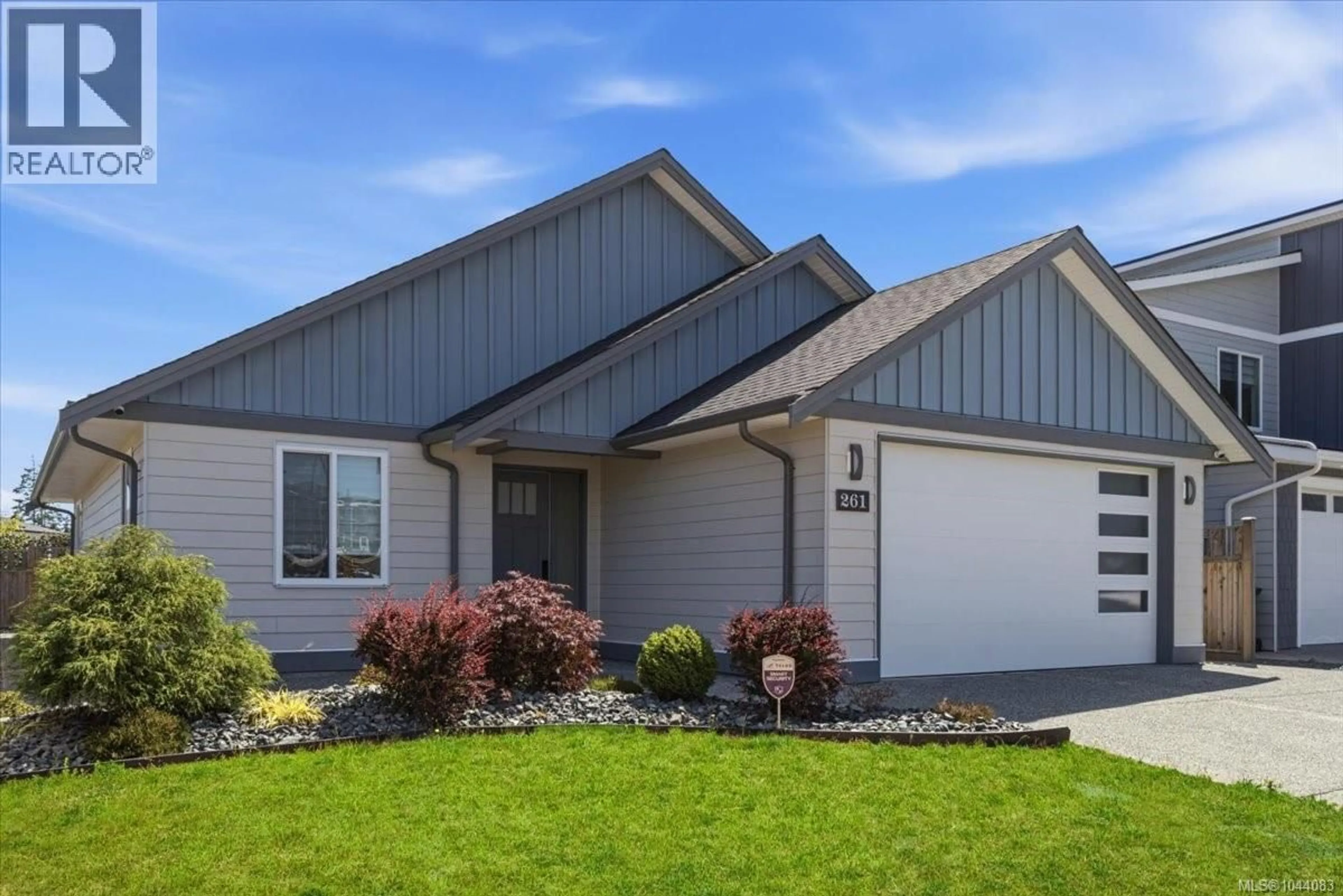 Home with vinyl exterior material, street for 261 DUNBAR WAY, Parksville British Columbia V9P0G6