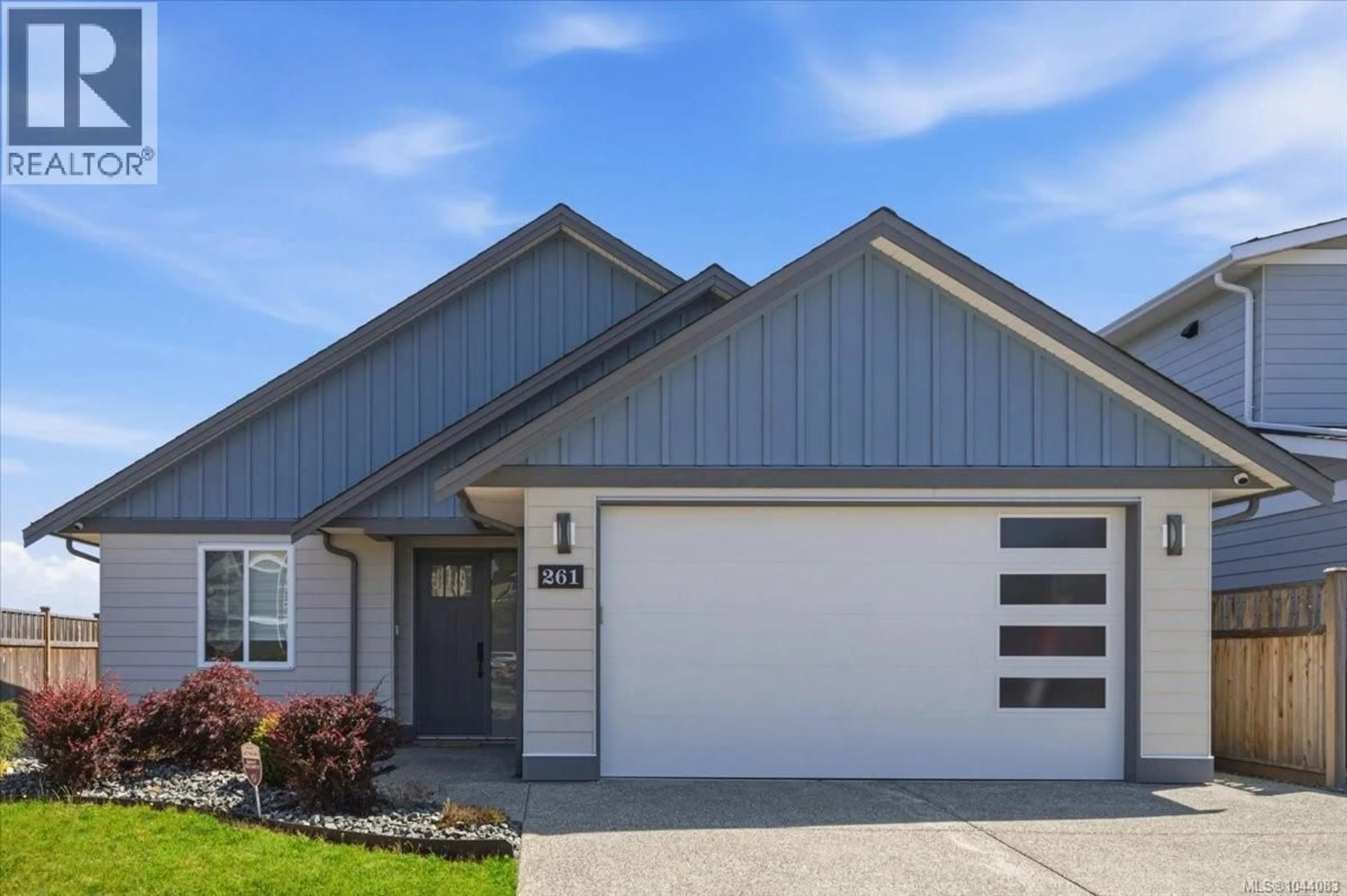 Home with vinyl exterior material, street for 261 DUNBAR WAY, Parksville British Columbia V9P0G6