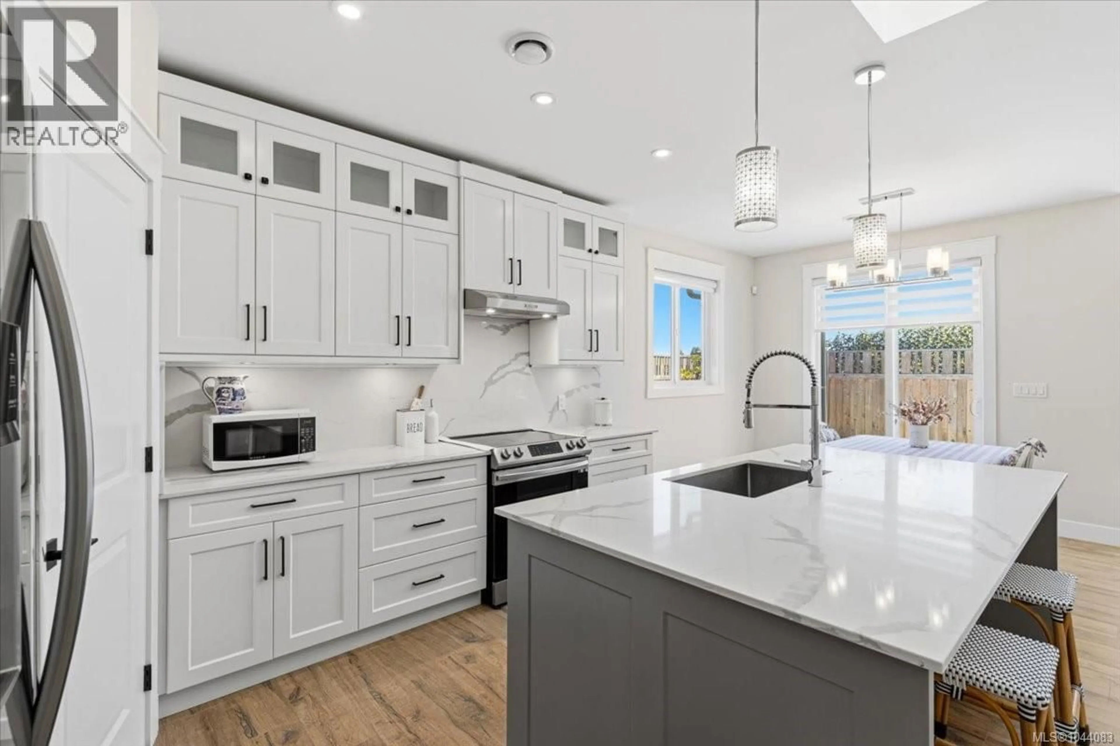 Open concept kitchen, ceramic/tile floor for 261 DUNBAR WAY, Parksville British Columbia V9P0G6