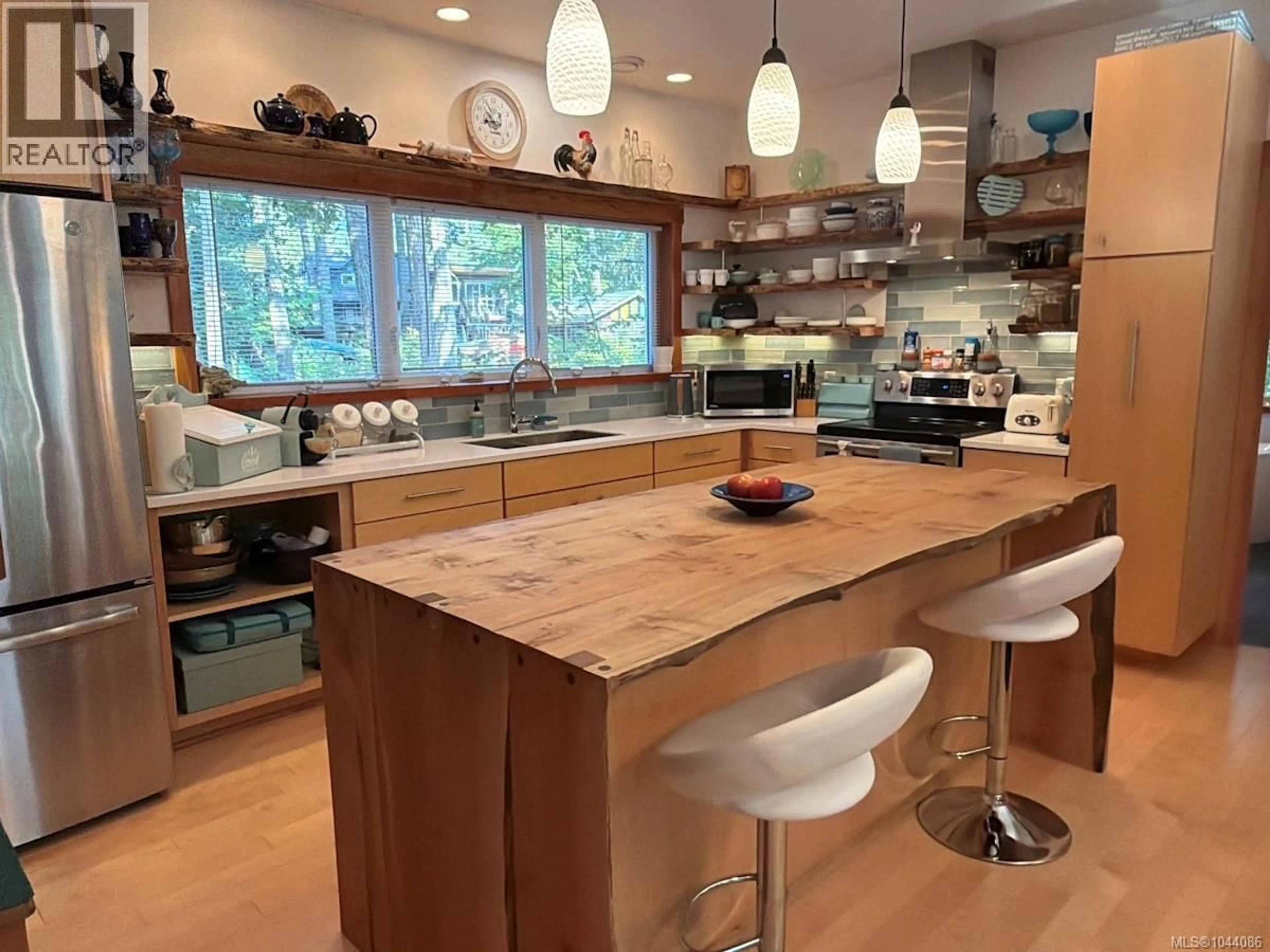 Open concept kitchen, unknown for 24 PIRATE PLACE, Protection Island British Columbia V9R6R1