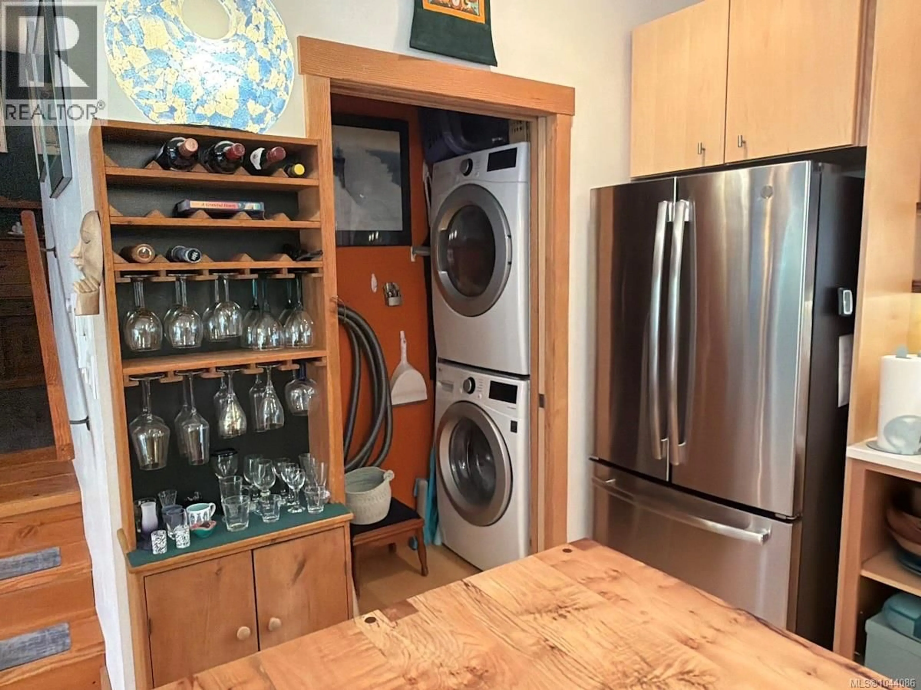 Kitchen with laundary machines, unknown for 24 PIRATE PLACE, Protection Island British Columbia V9R6R1