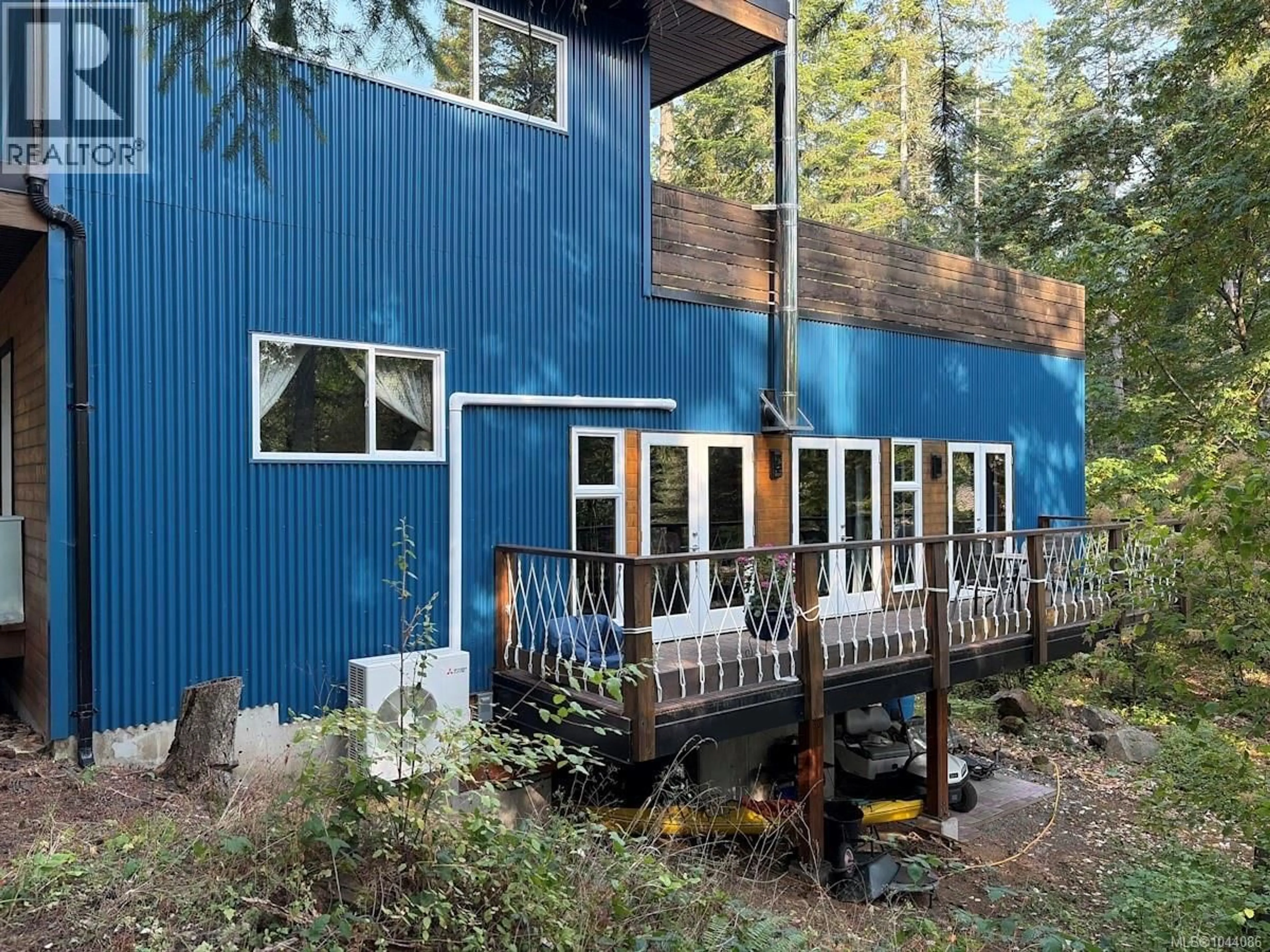 Home with vinyl exterior material, unknown for 24 PIRATE PLACE, Protection Island British Columbia V9R6R1