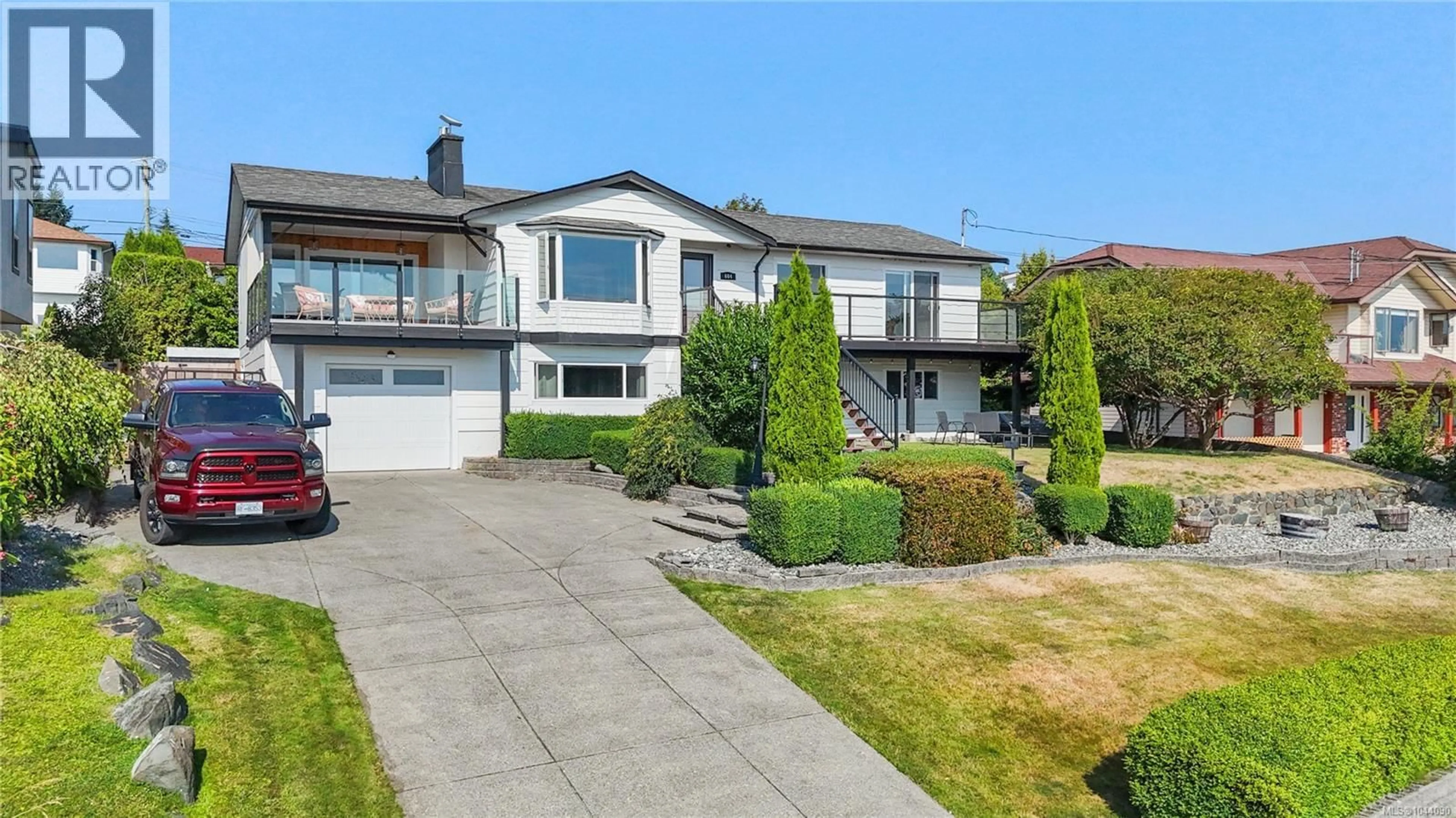 Home with vinyl exterior material, street for 604 GALERNO ROAD, Campbell River British Columbia V9W5Y2