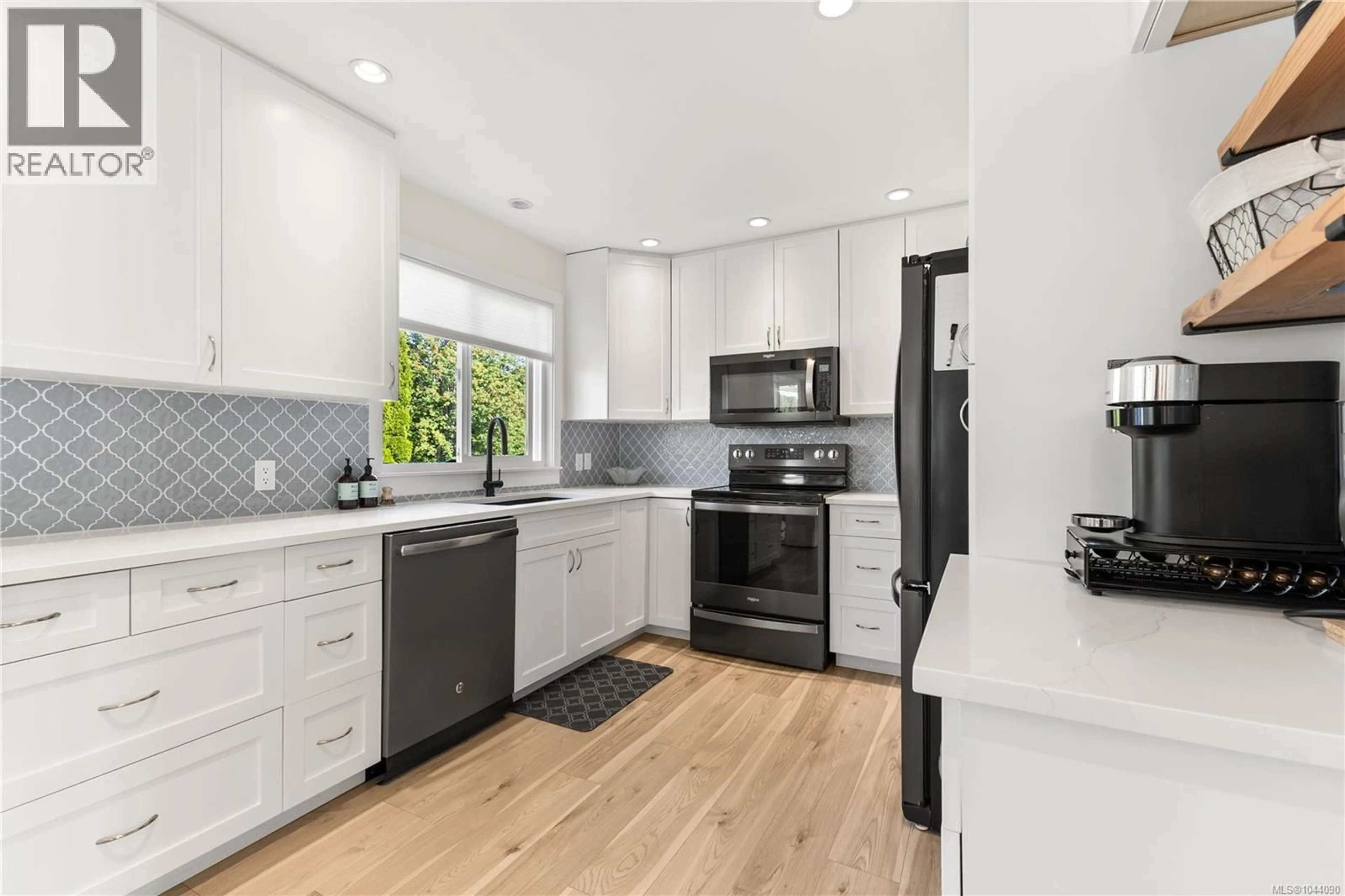 Open concept kitchen, ceramic/tile floor for 604 GALERNO ROAD, Campbell River British Columbia V9W5Y2