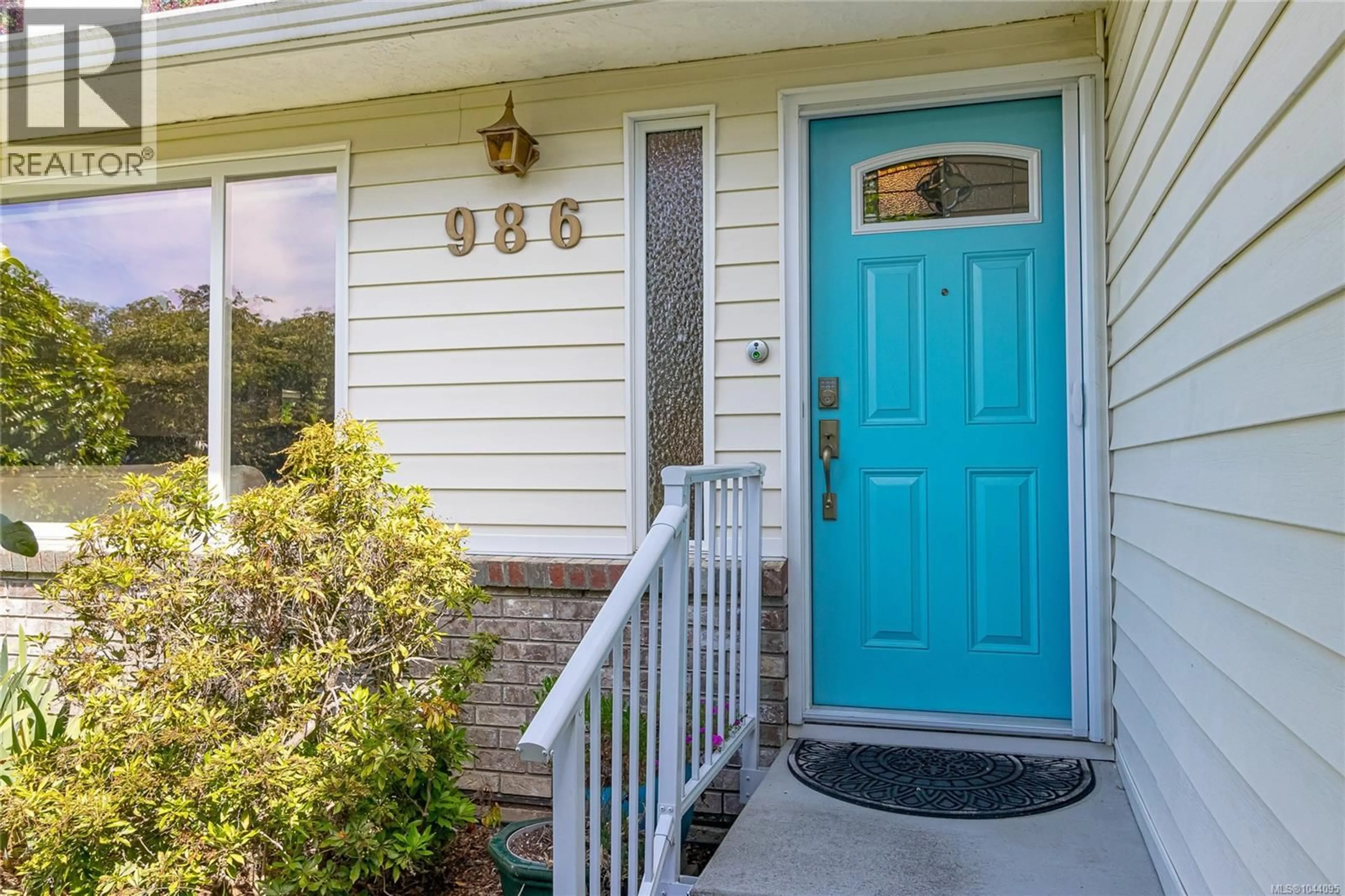 Unknown for 986 LUCAS AVENUE, Saanich British Columbia V8X4H5