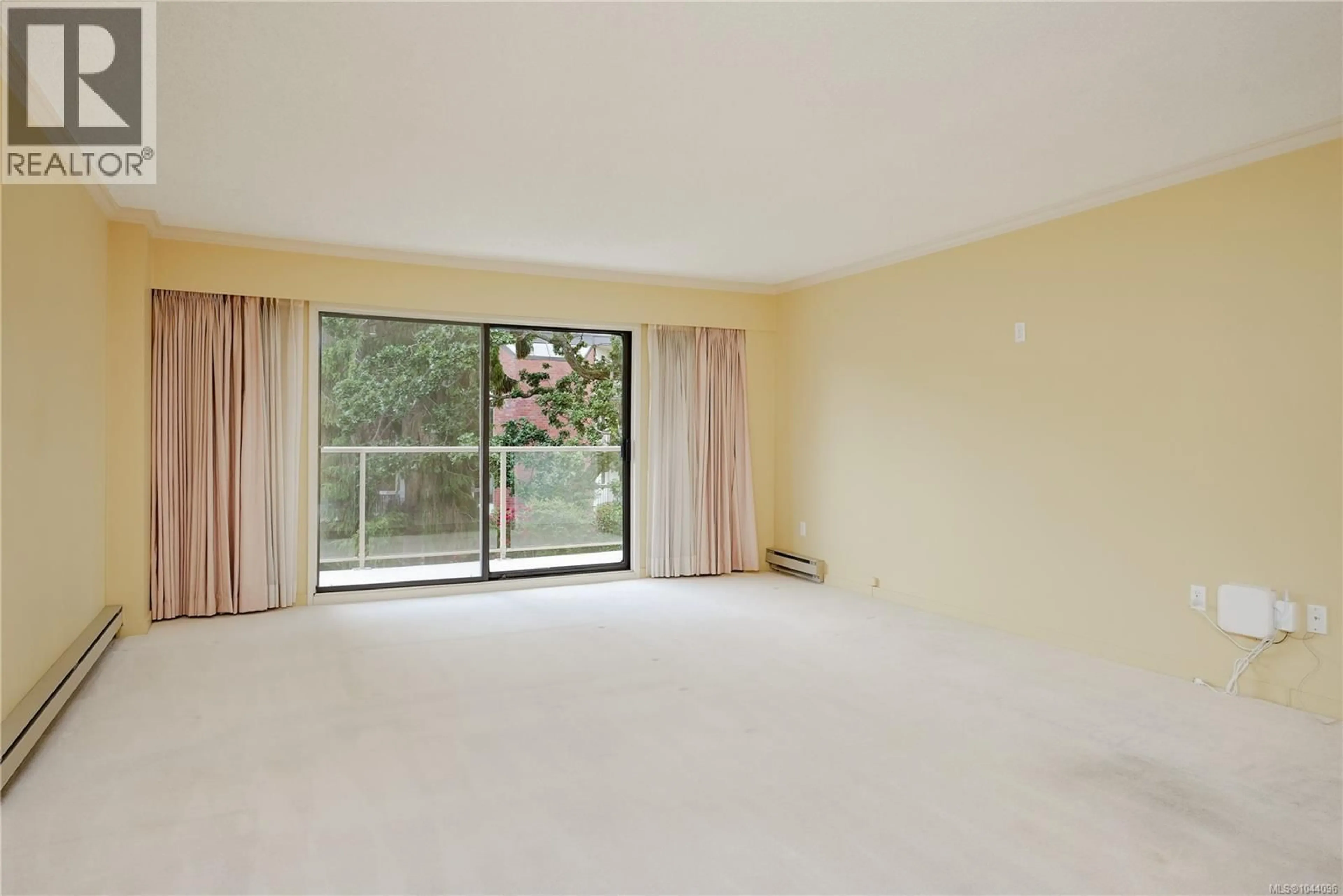 A pic of a room for 303 - 2125 OAK BAY AVENUE, Oak Bay British Columbia V8R1G1